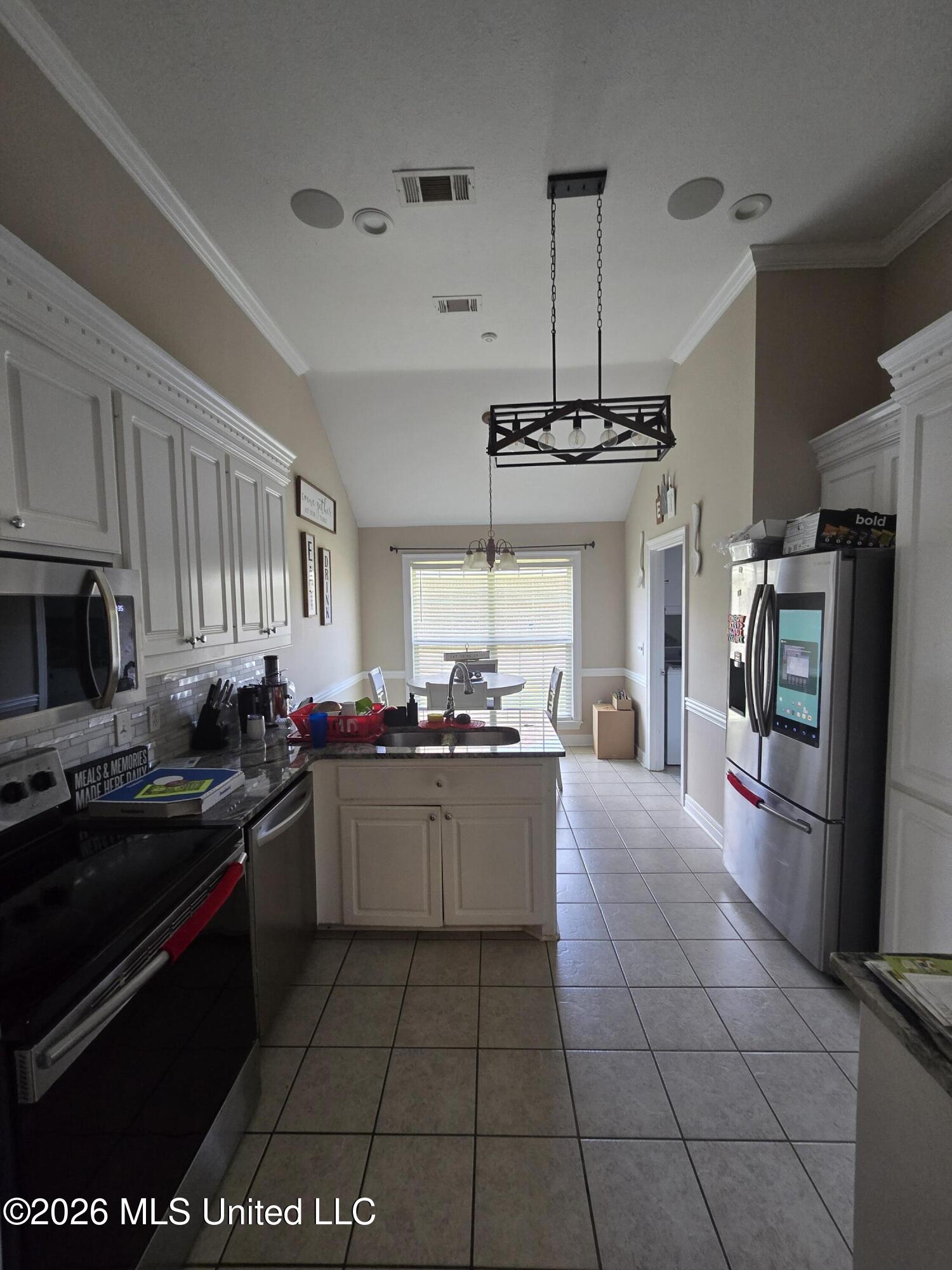 606 Summer Place Property Photo 5