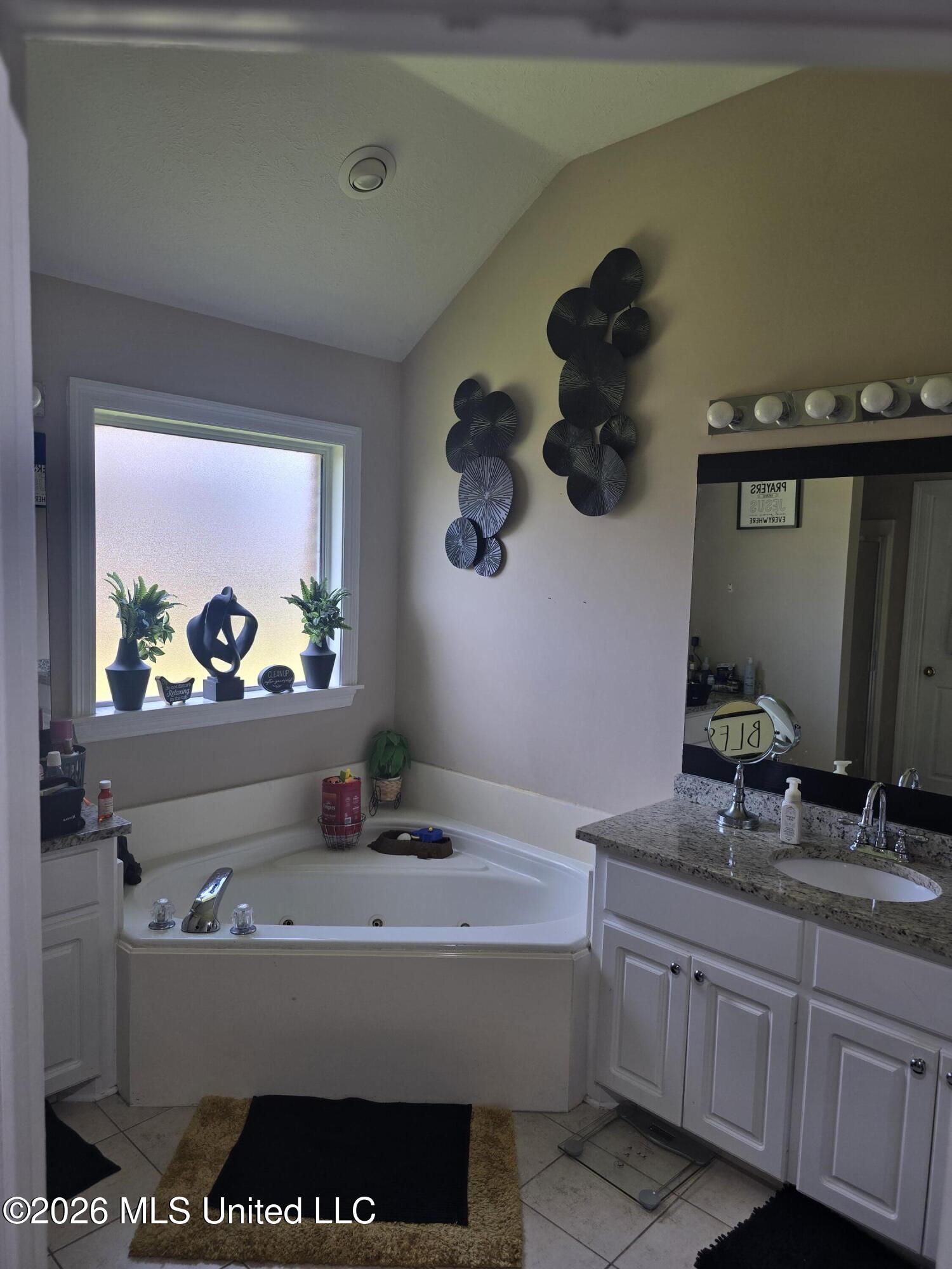 606 Summer Place Property Photo 11