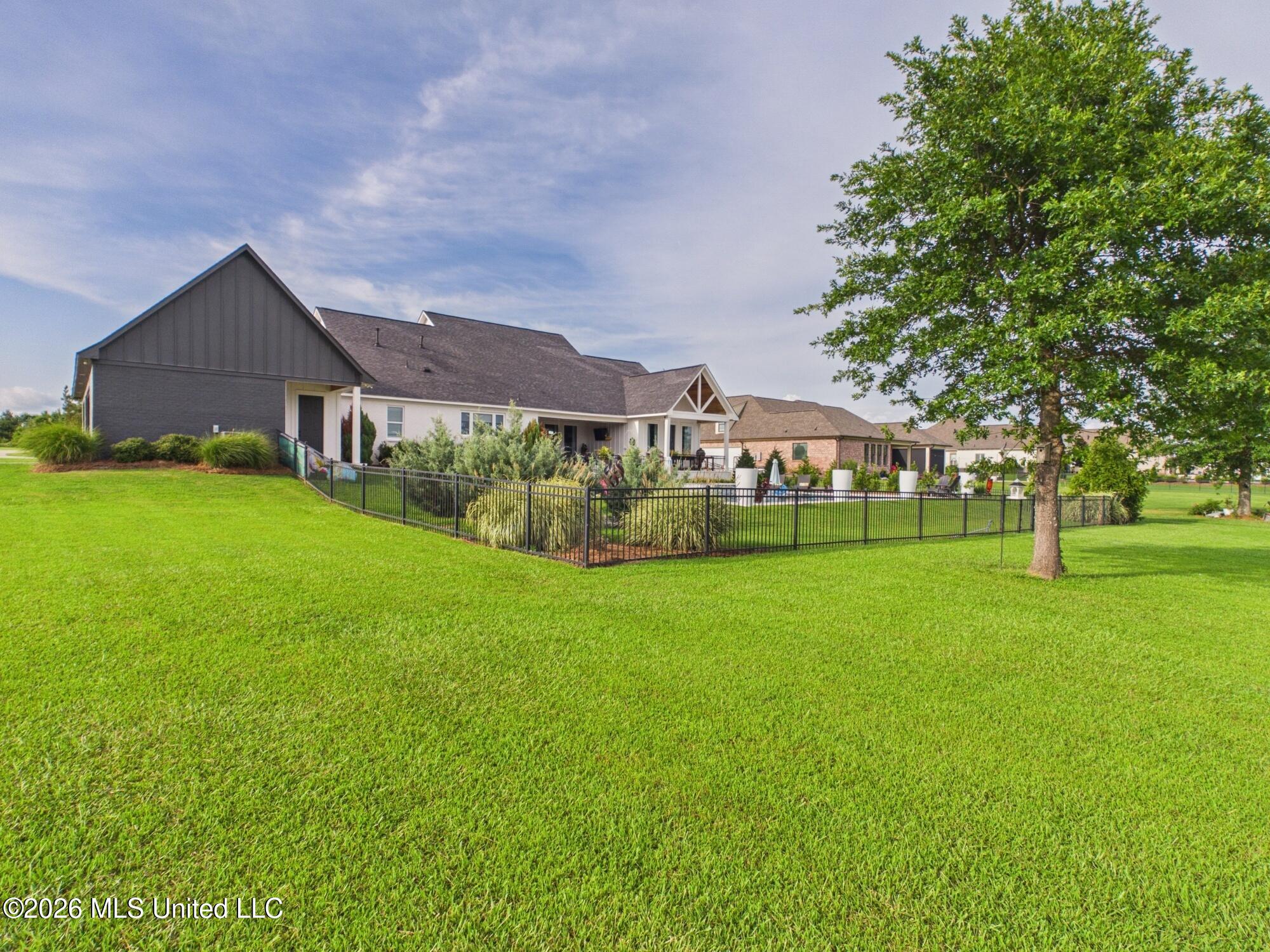 122 Churchill Place Property Photo 53