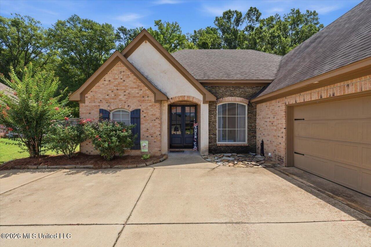 200 Belle Oak Drive Property Photo 3