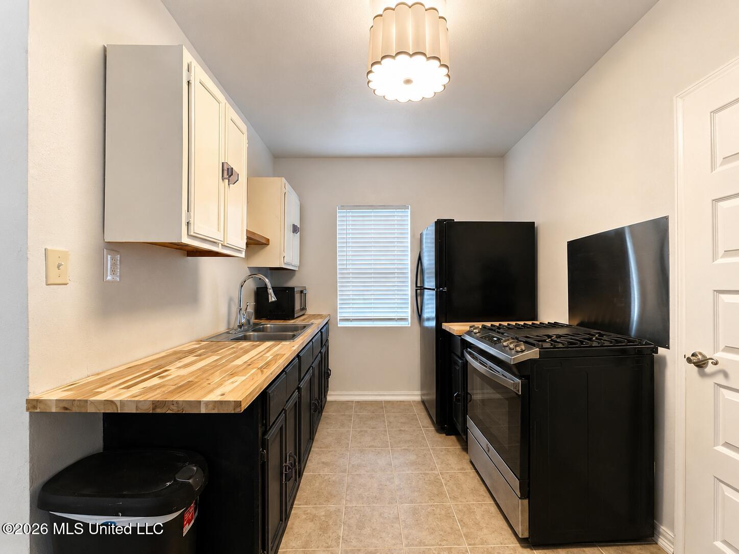 212 Bowen Street Property Photo 5