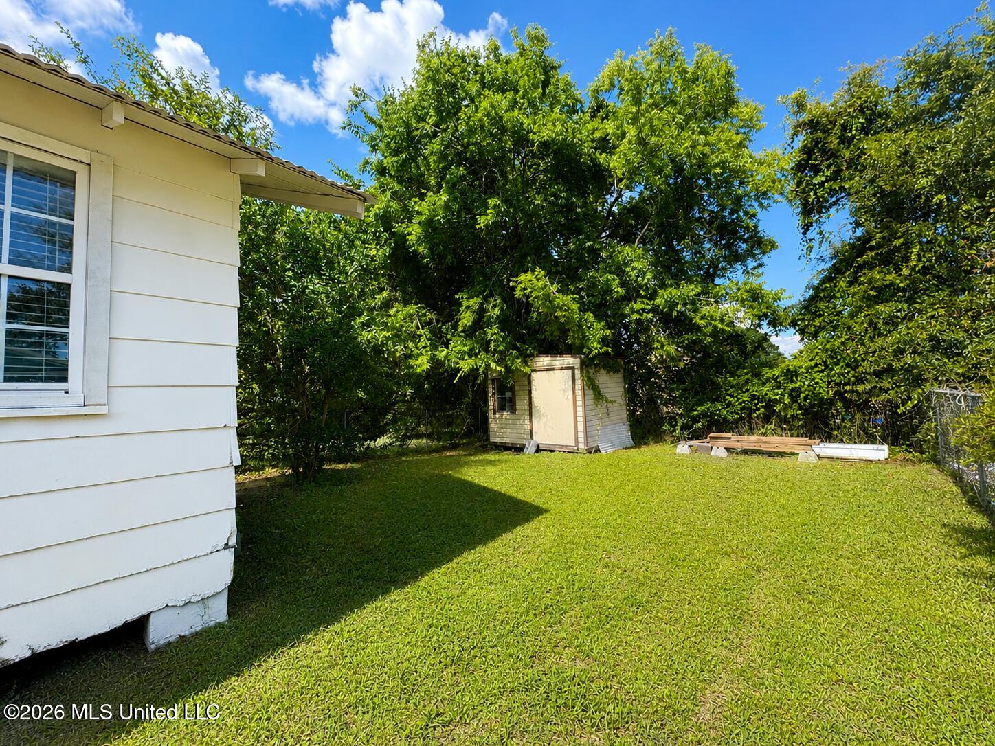 212 Bowen Street Property Photo 11