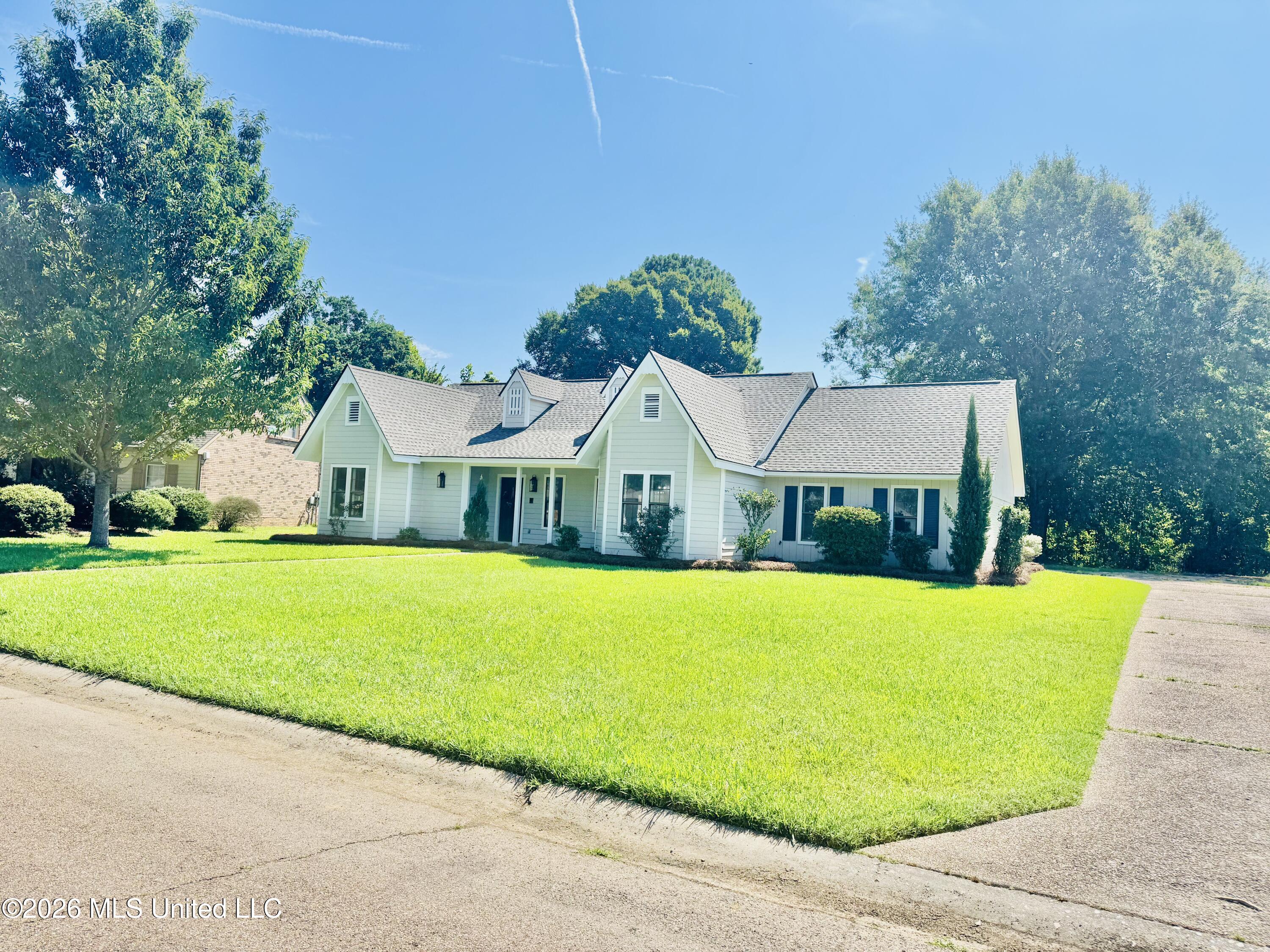 124 Westlake Drive Property Photo 3