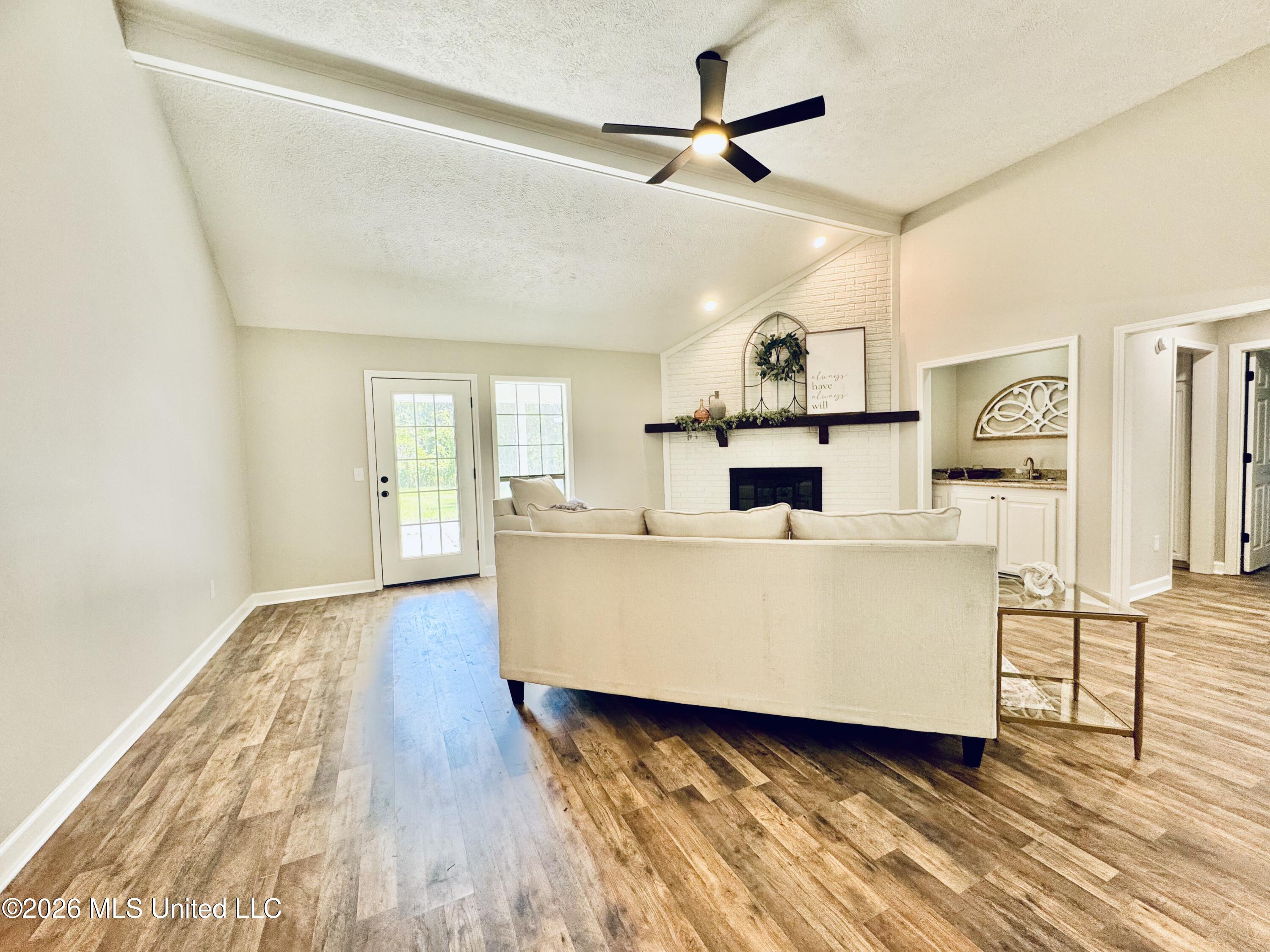 124 Westlake Drive Property Photo 19