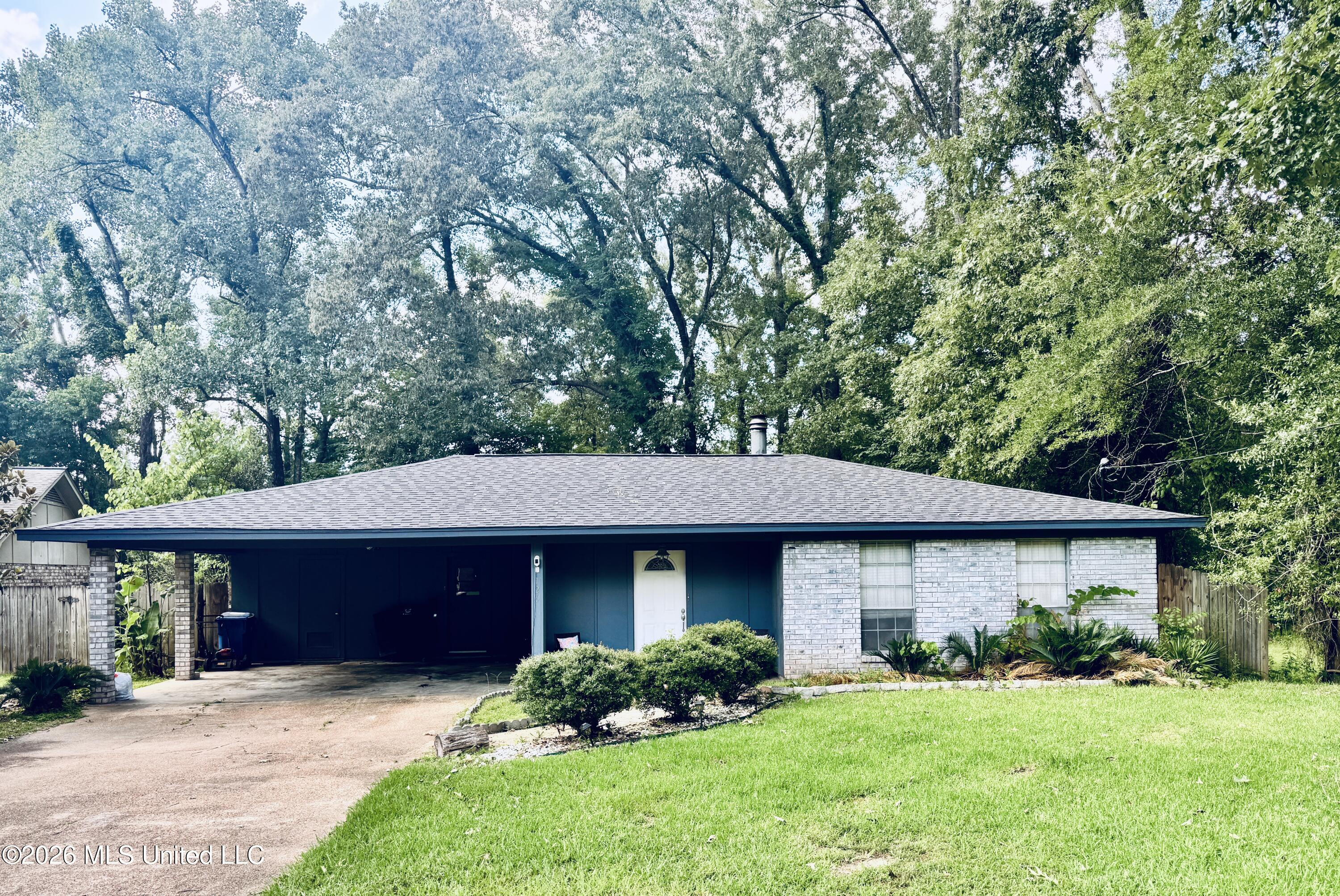 126 Pecanwood Drive Property Photo 1