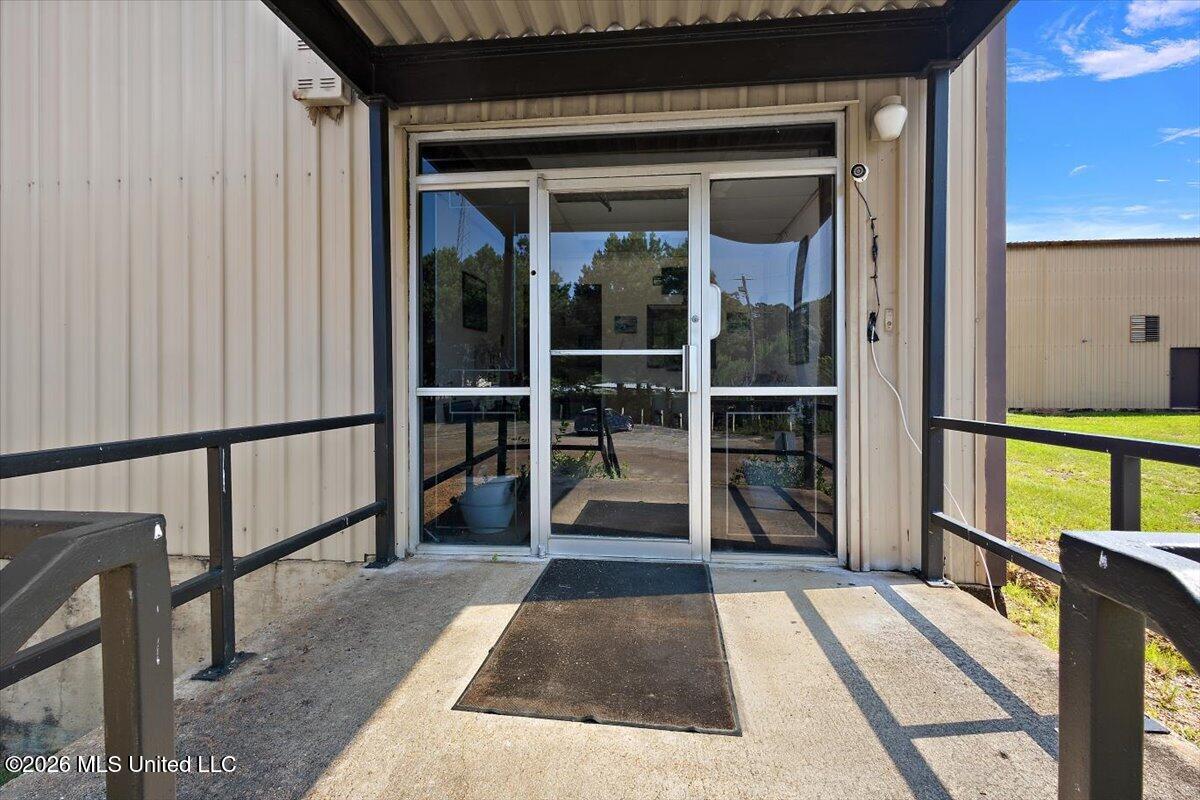 220 W Whitworth Street Property Photo 5