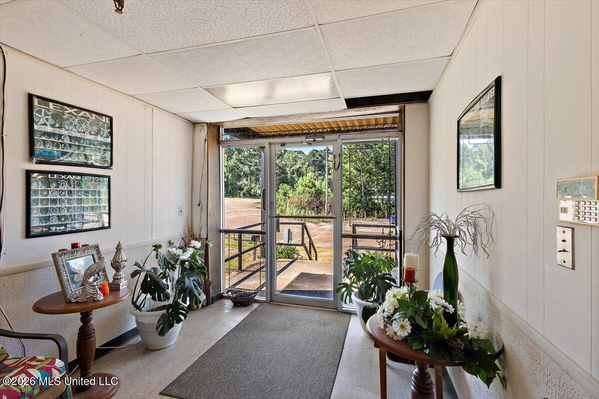 220 W Whitworth Street Property Photo 6