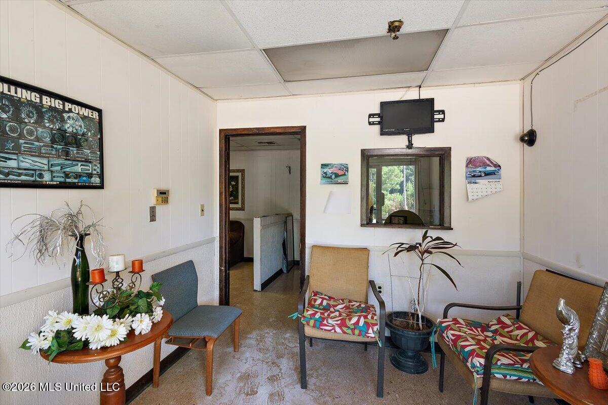 220 W Whitworth Street Property Photo 8