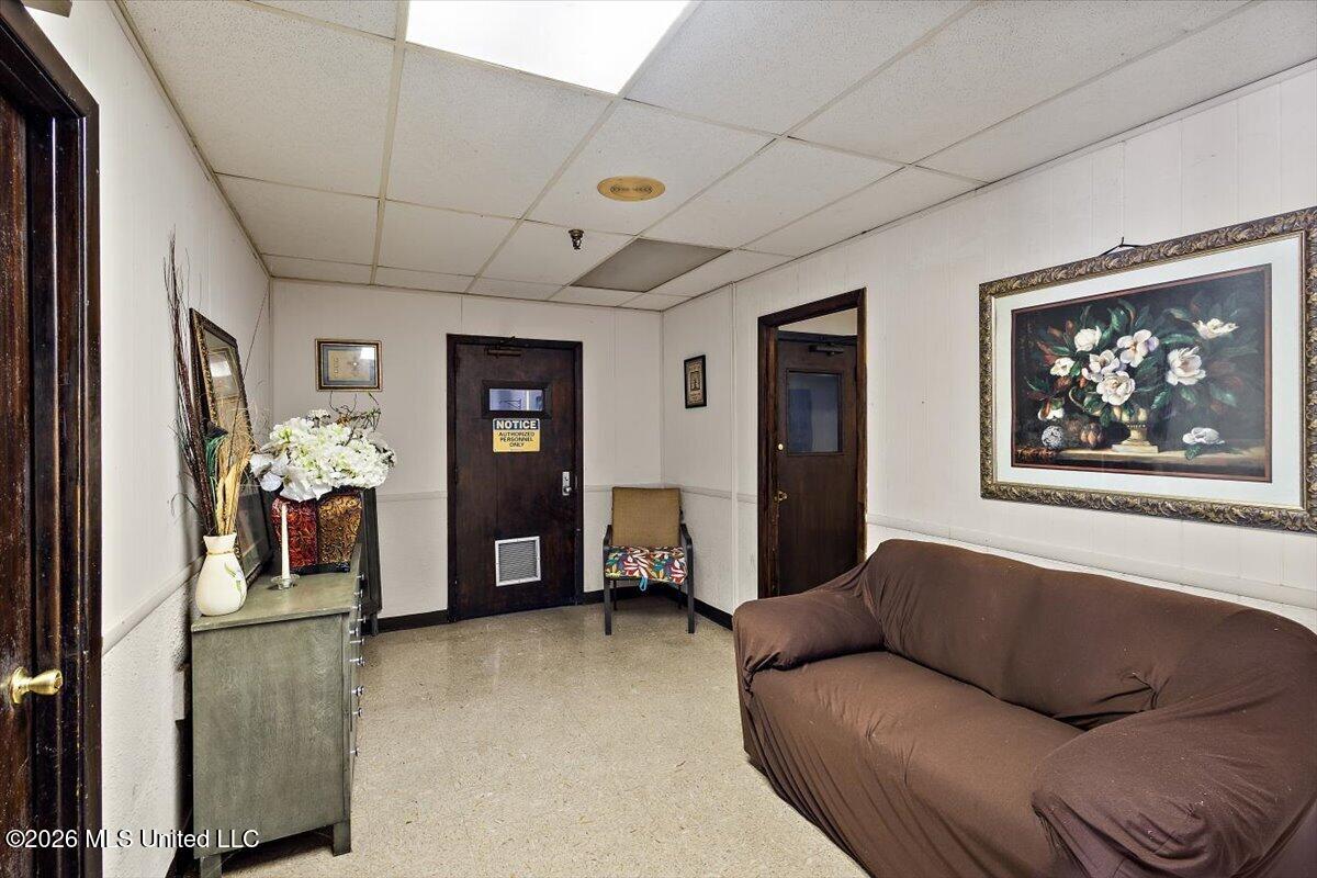 220 W Whitworth Street Property Photo 9