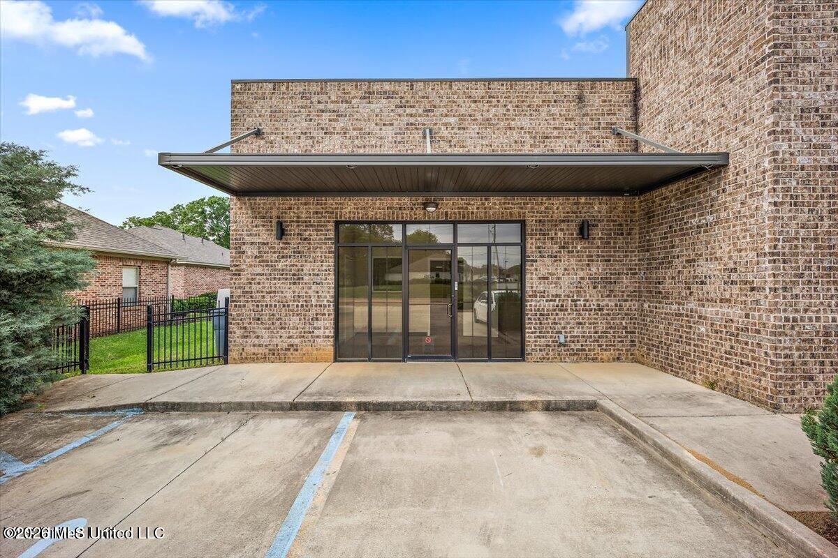 1082 Gluckstadt Road Property Photo 1