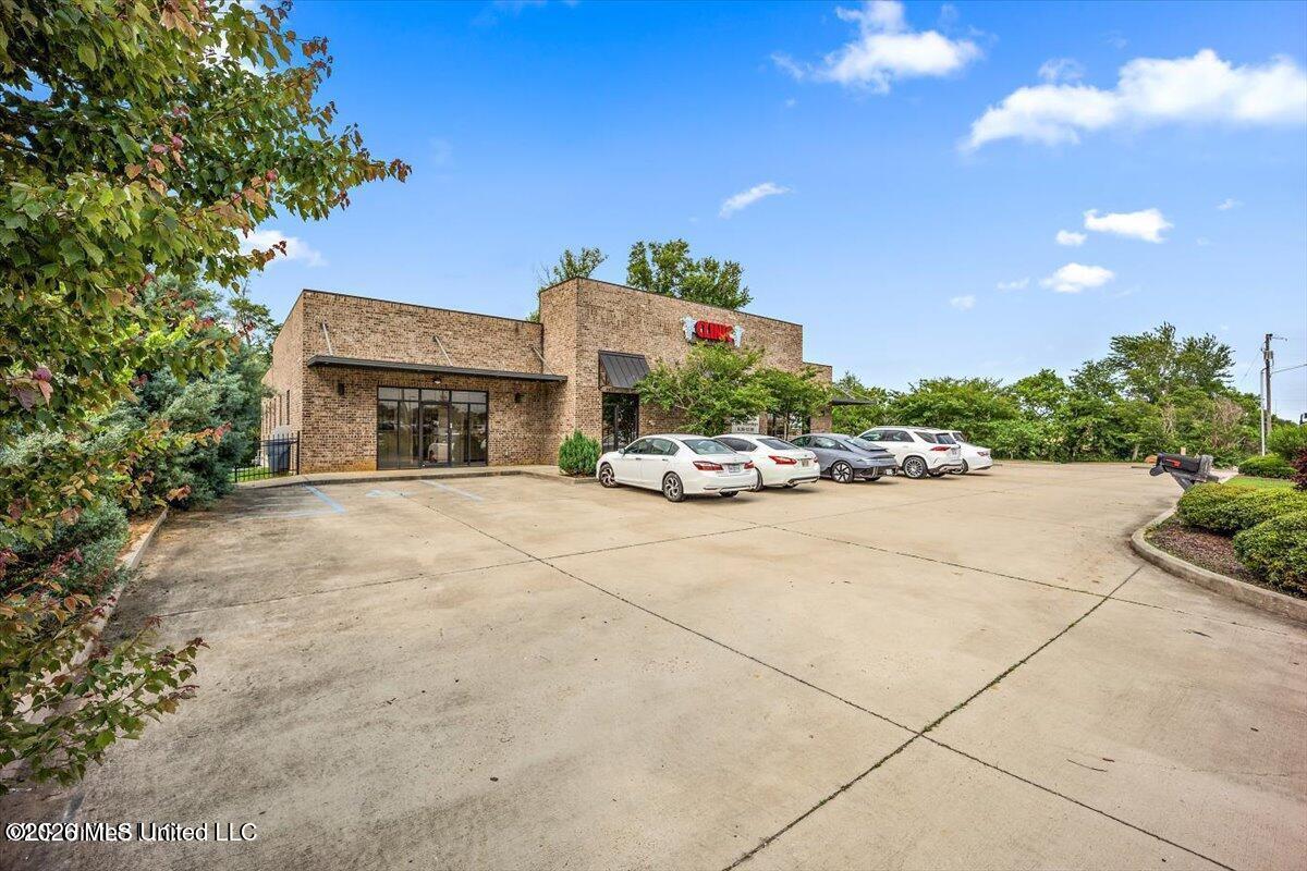 1082 Gluckstadt Road Property Photo 2