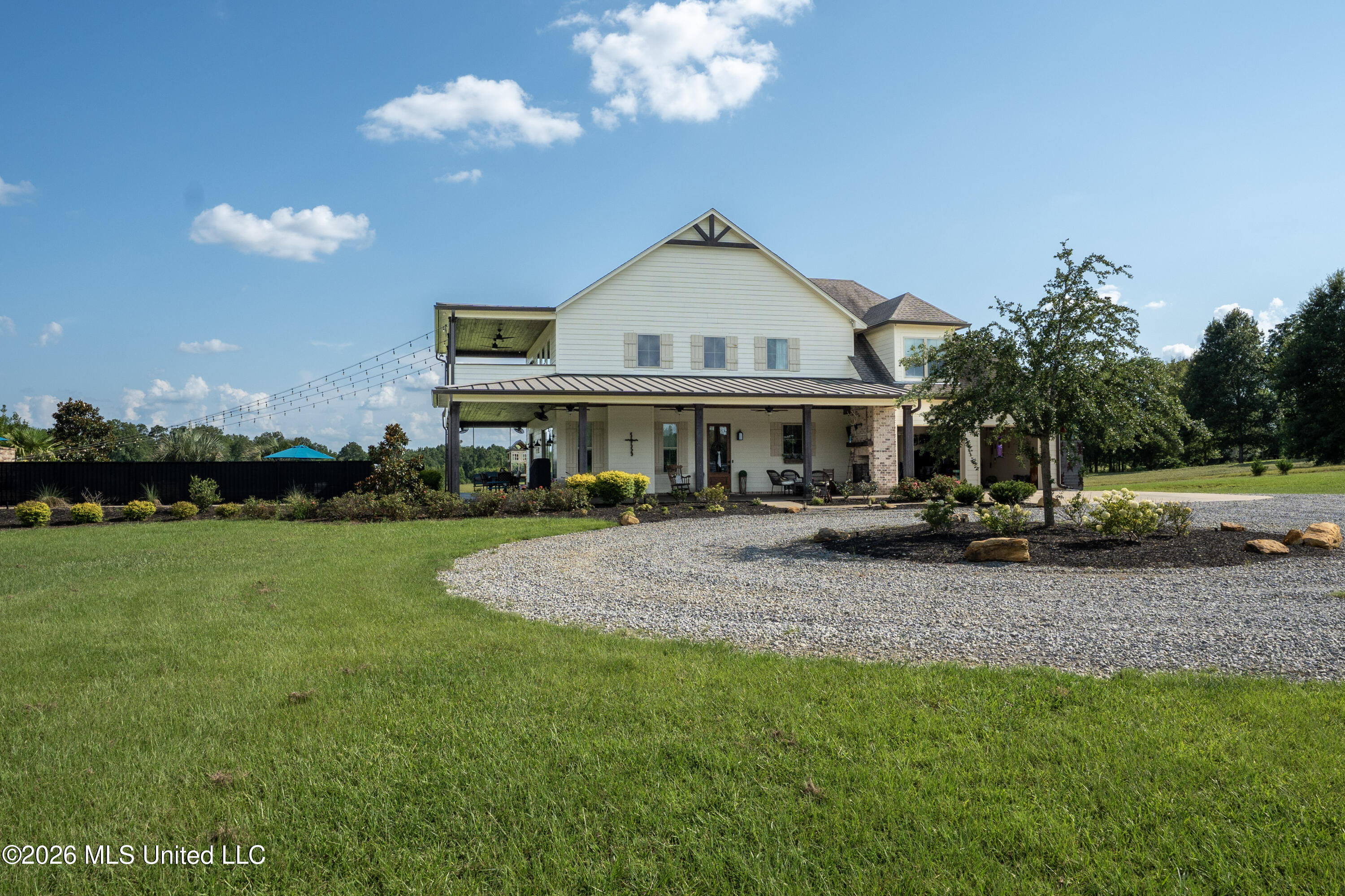 553 Tara Road Property Photo 2