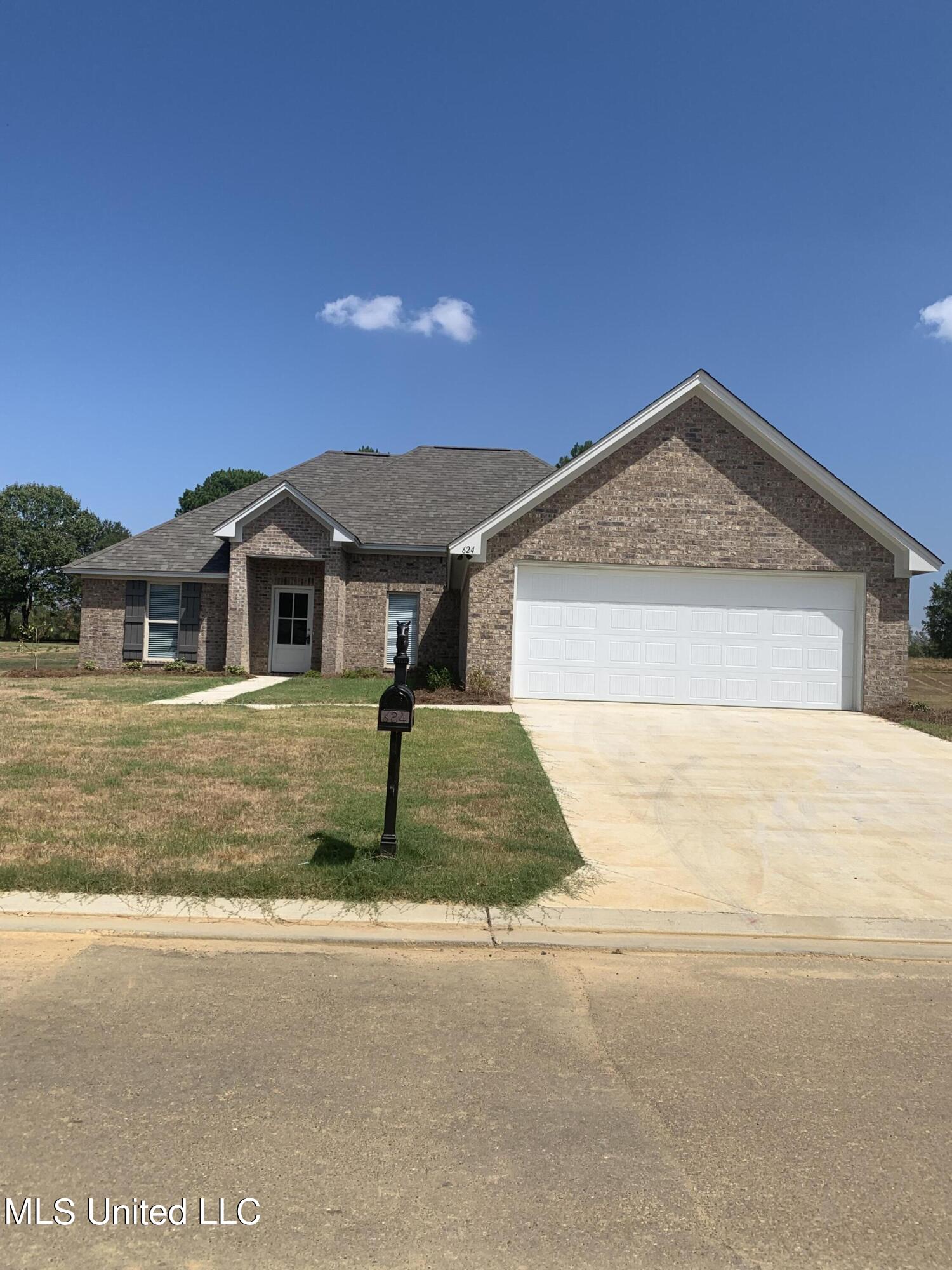 624 Westfield Drive Property Photo 2