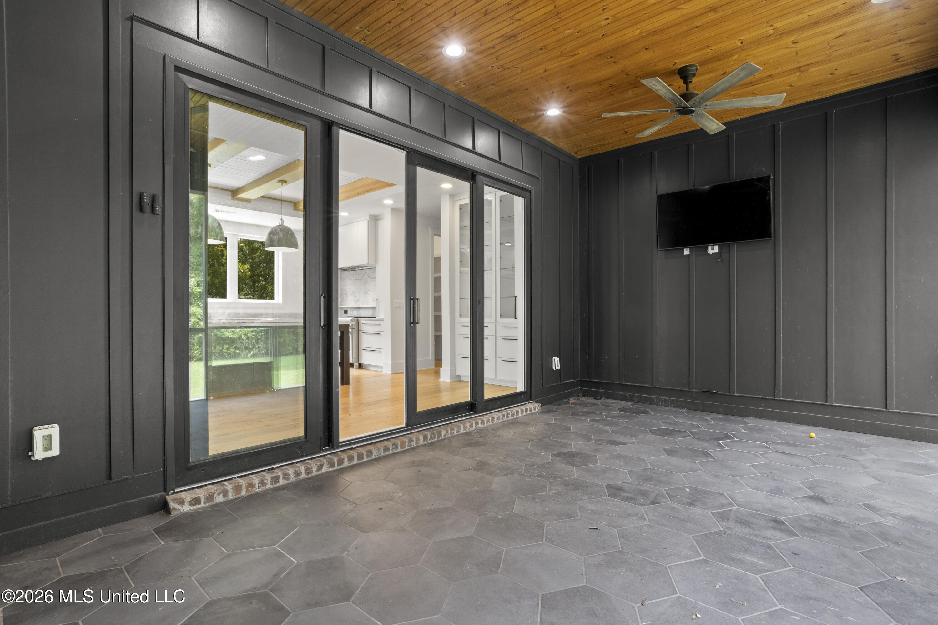 305 Beach Hill Road Property Photo 8