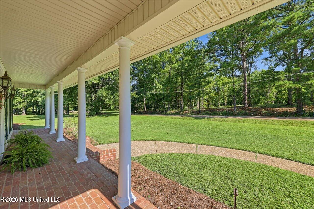 1919 Mcraven Road Property Photo 3