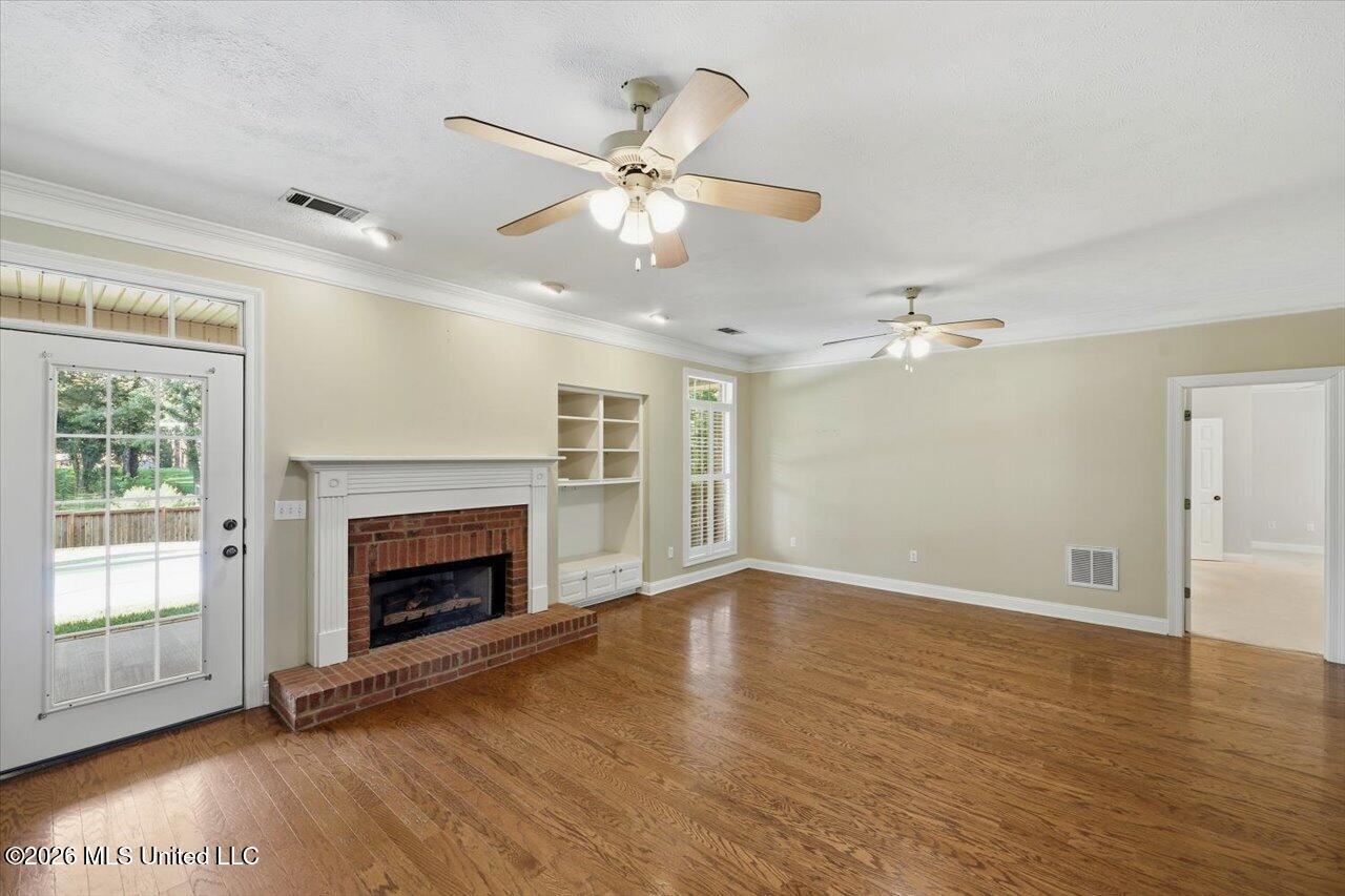 1919 Mcraven Road Property Photo 6