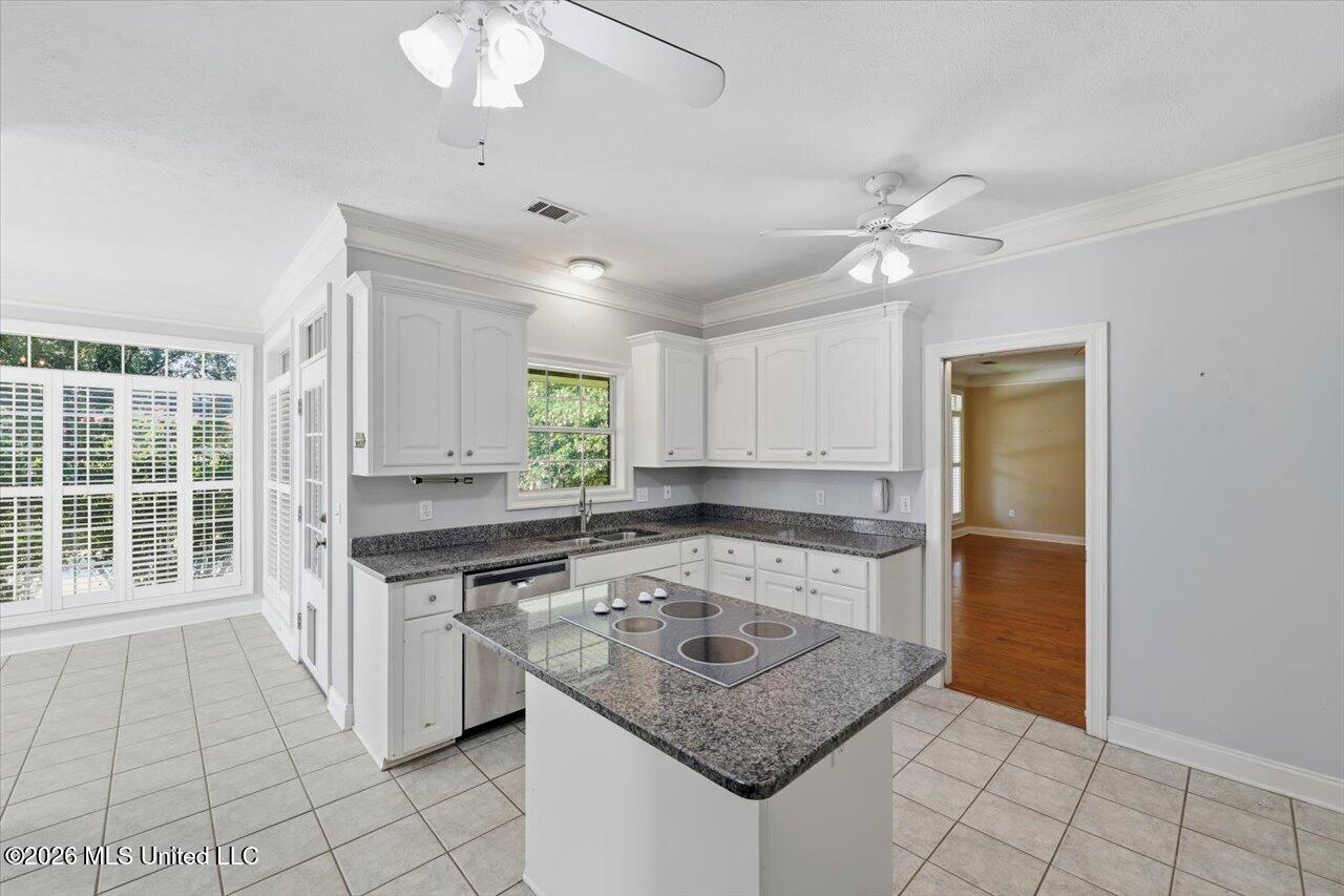 1919 Mcraven Road Property Photo 8