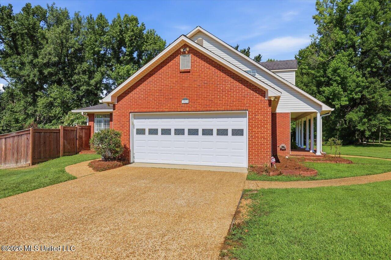 1919 Mcraven Road Property Photo 43