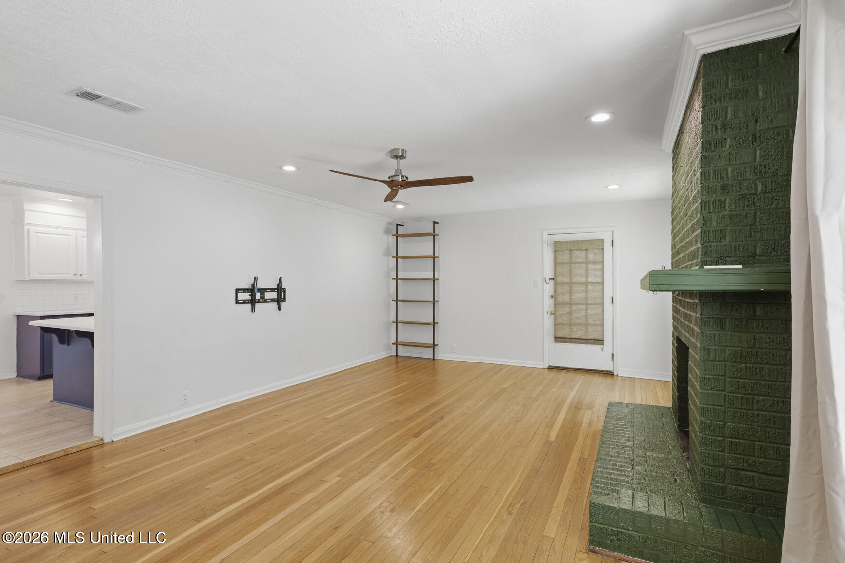 964 Meadow Heights Drive Property Photo 5