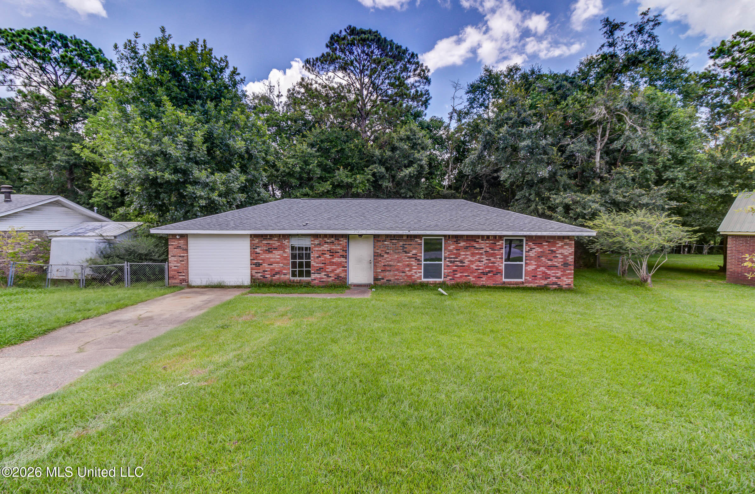 712 Shirley Drive Property Photo 1