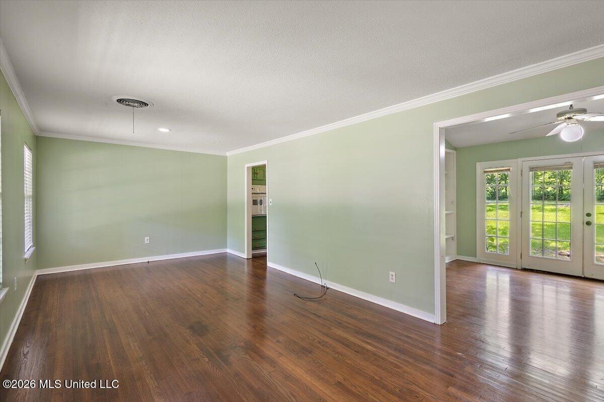 1633 Winchester Street Property Photo 6