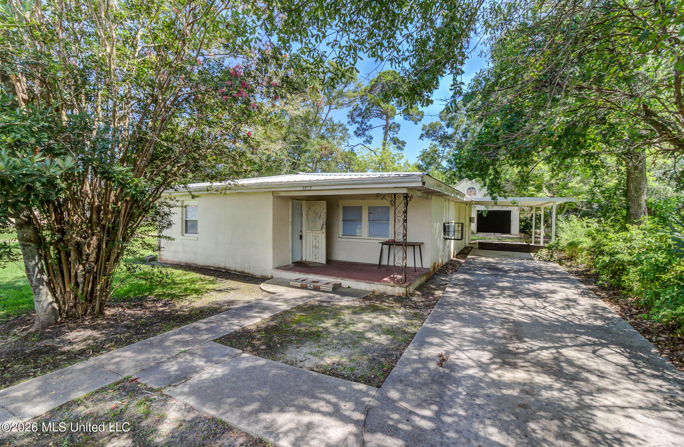 2209 34th Street Property Photo 1