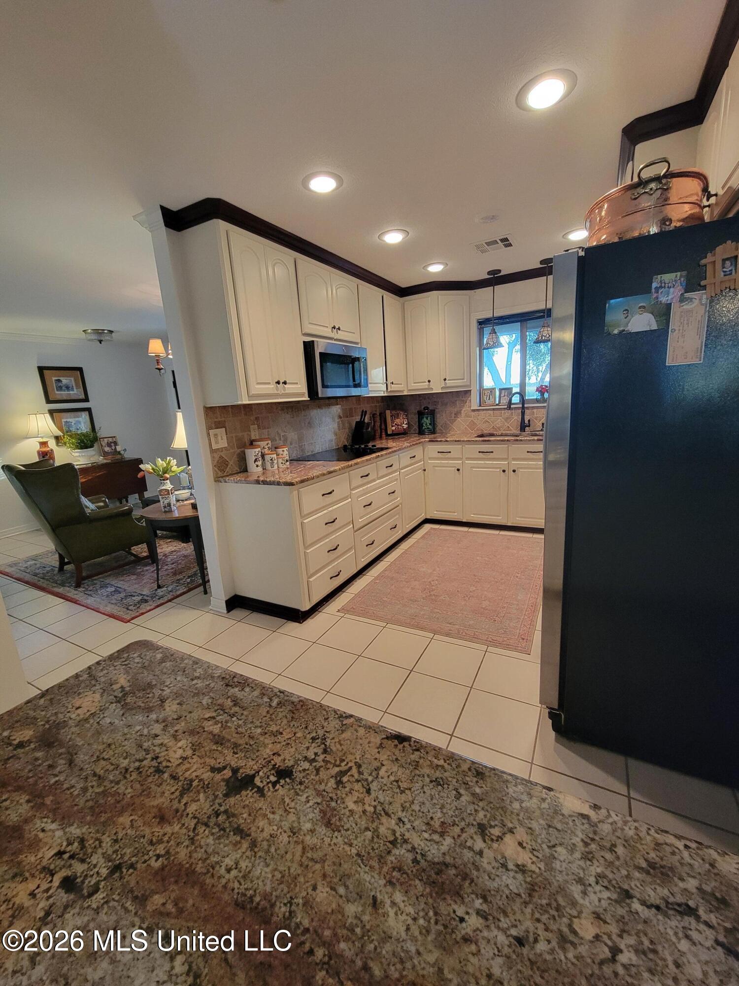 408 Louisiana 569 Property Photo 5