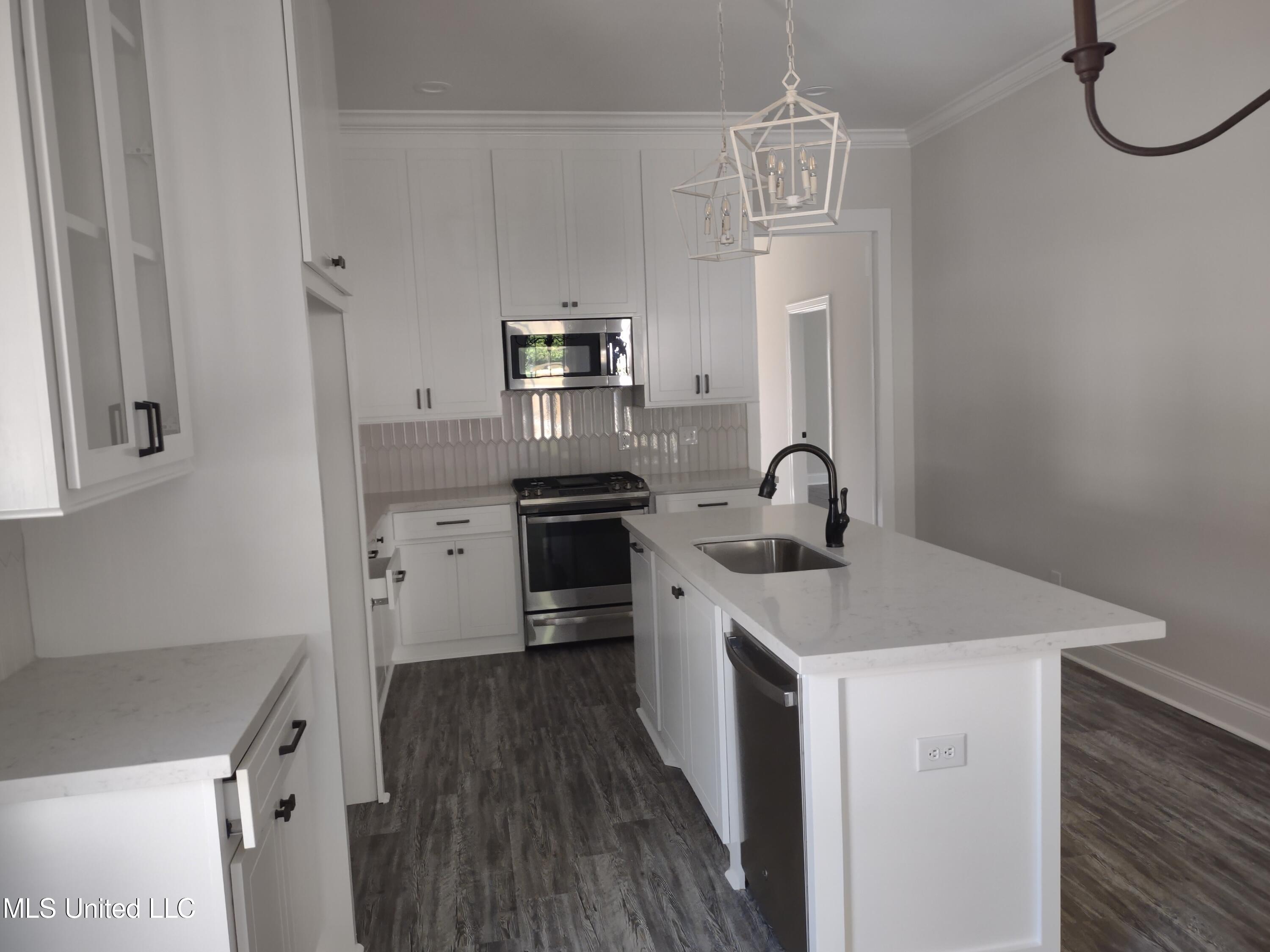 843 Long Leaf Circle Property Photo 4