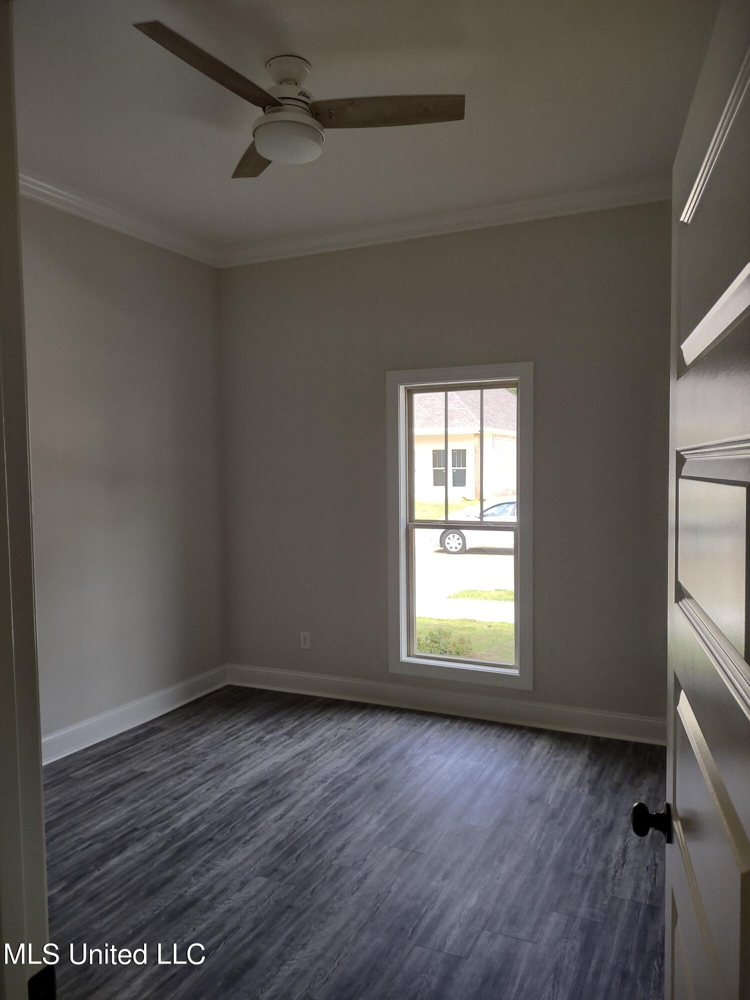 843 Long Leaf Circle Property Photo 5