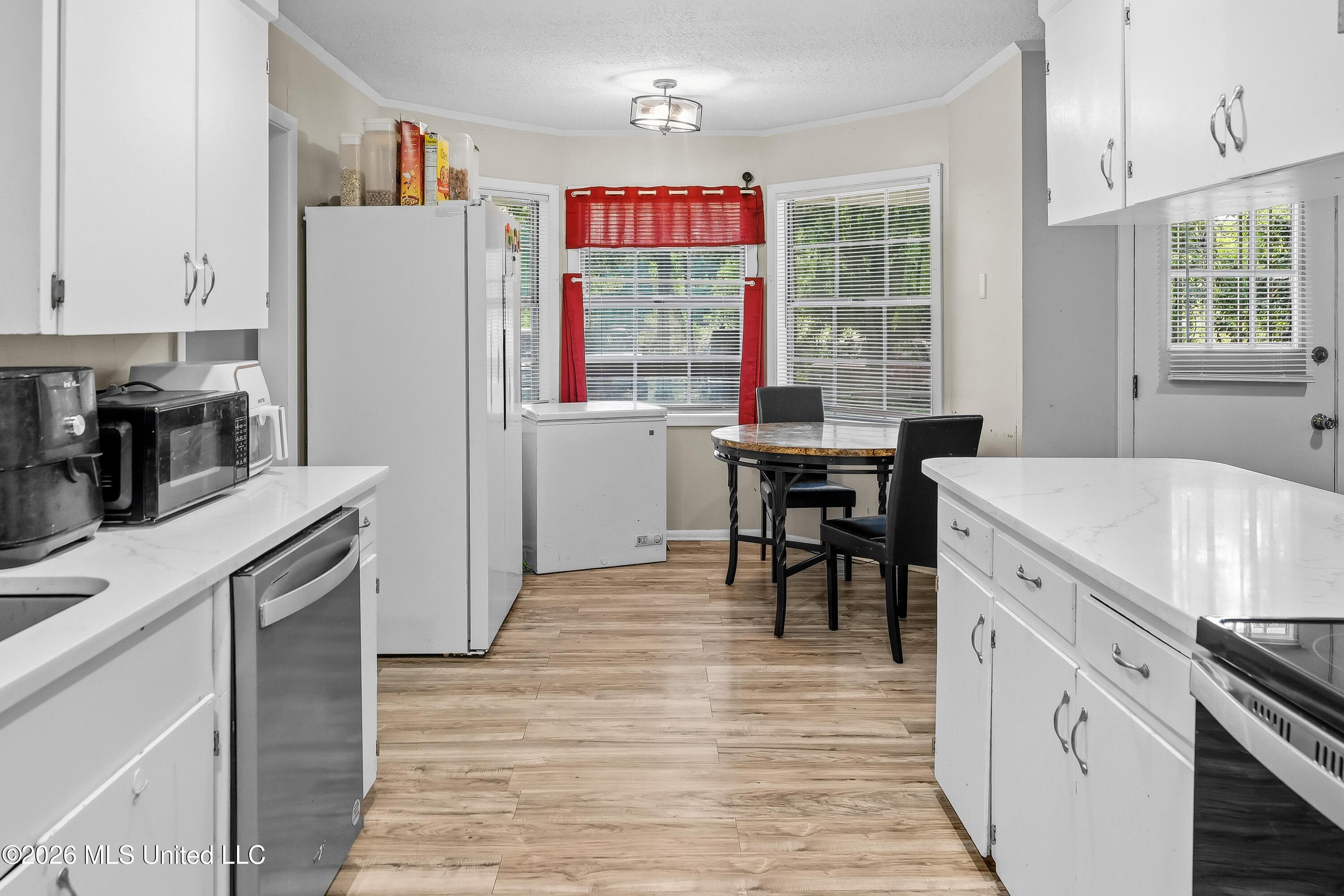225 Rebecca Drive Property Photo 6