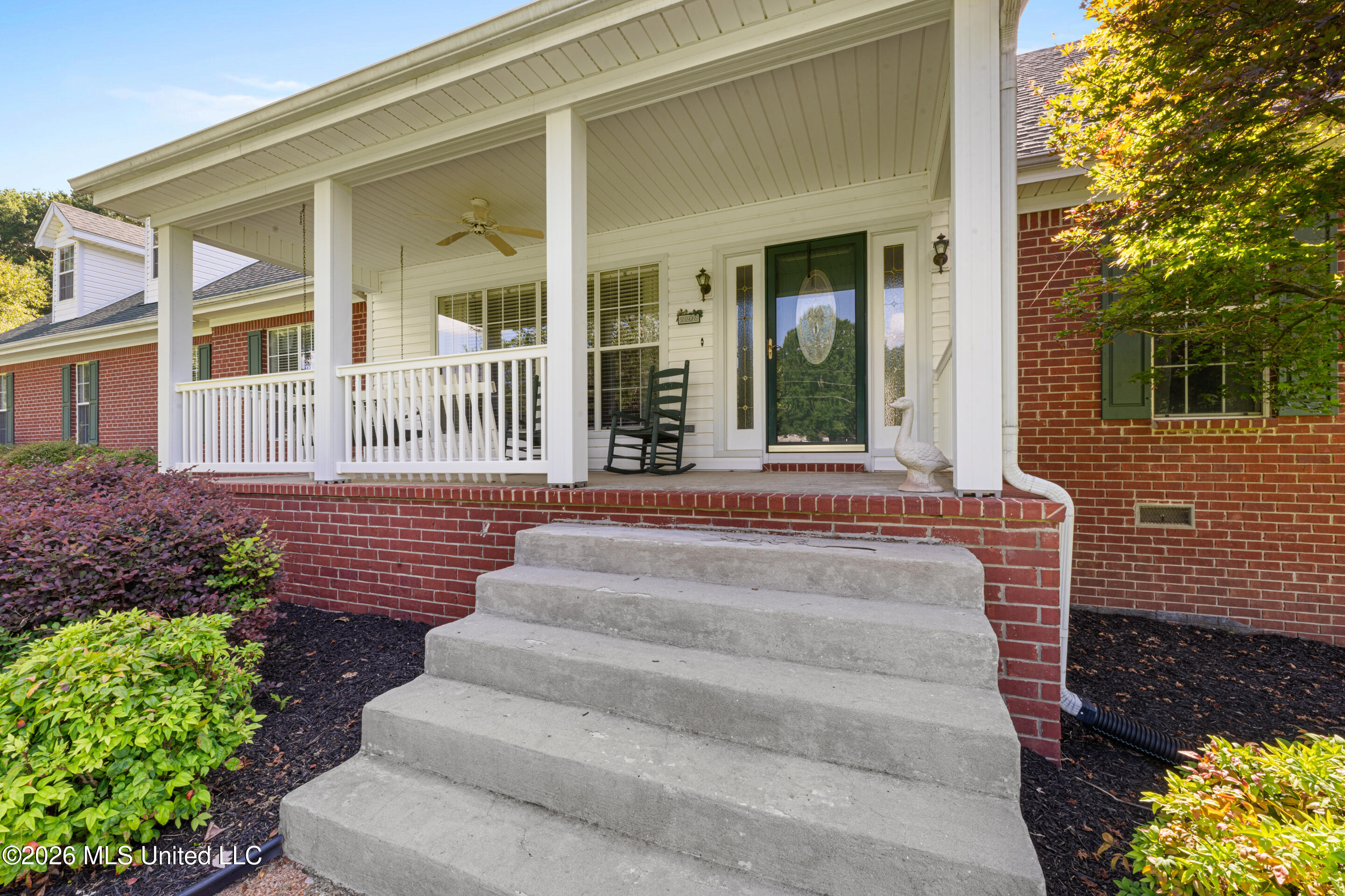 127 W Sweetwater Road Property Photo 4