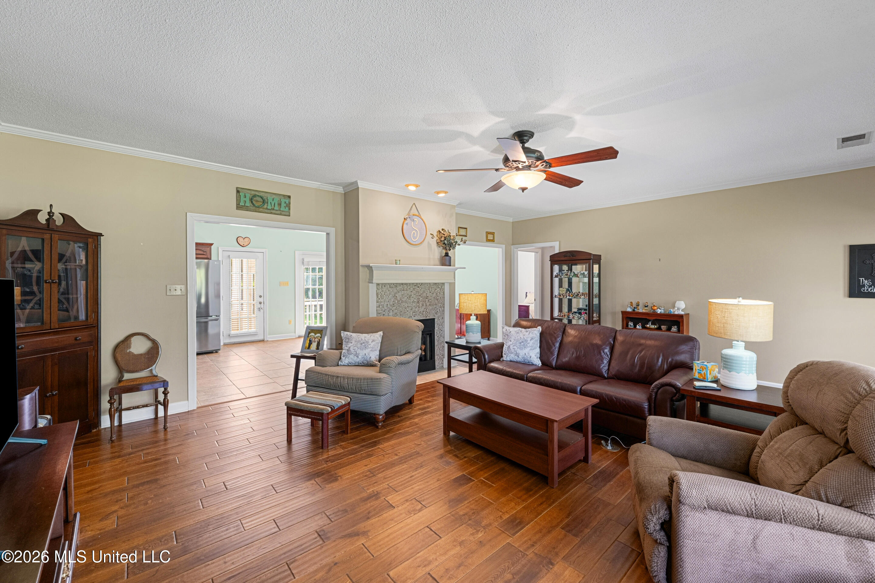127 W Sweetwater Road Property Photo 6