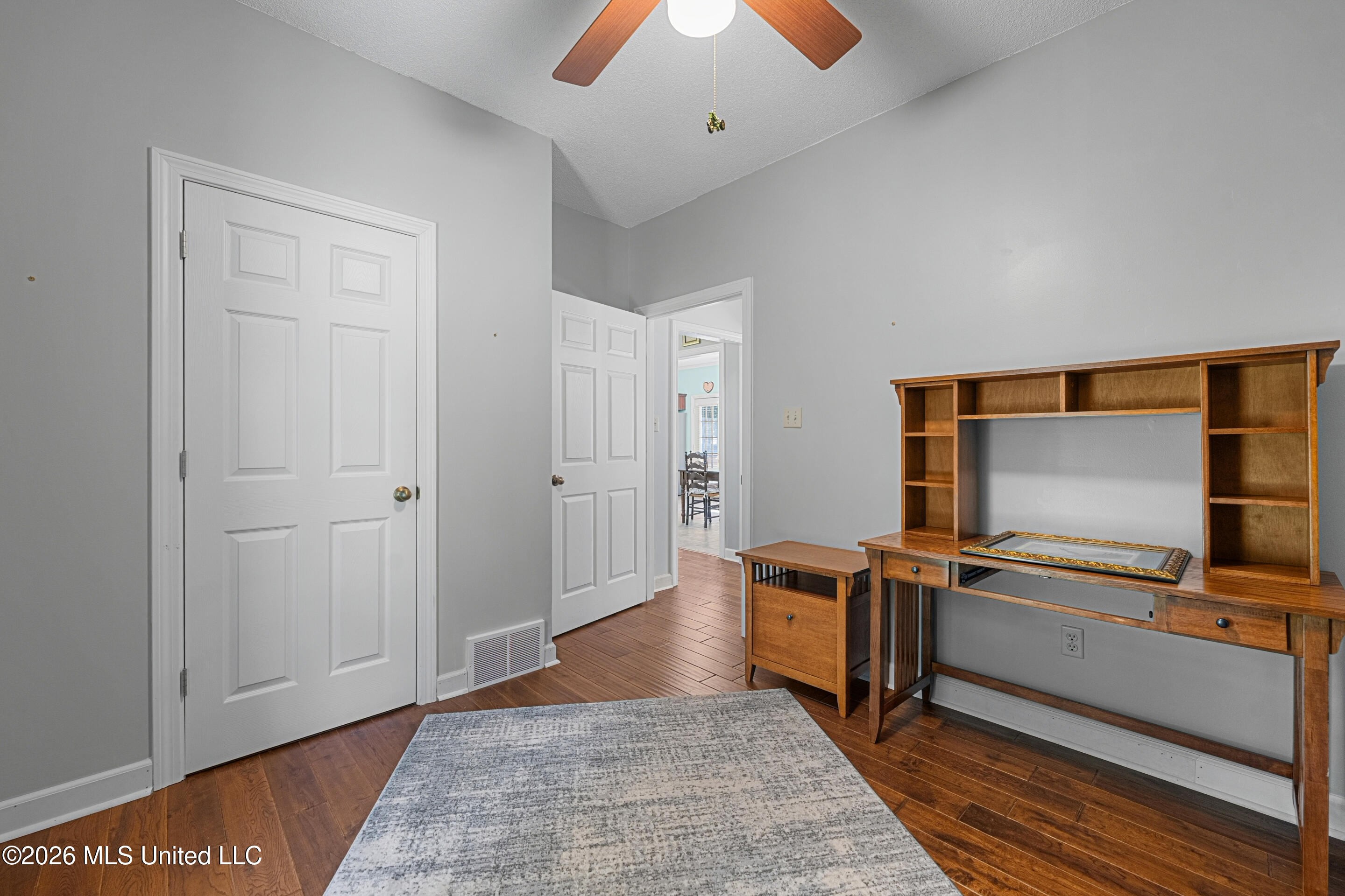 127 W Sweetwater Road Property Photo 11