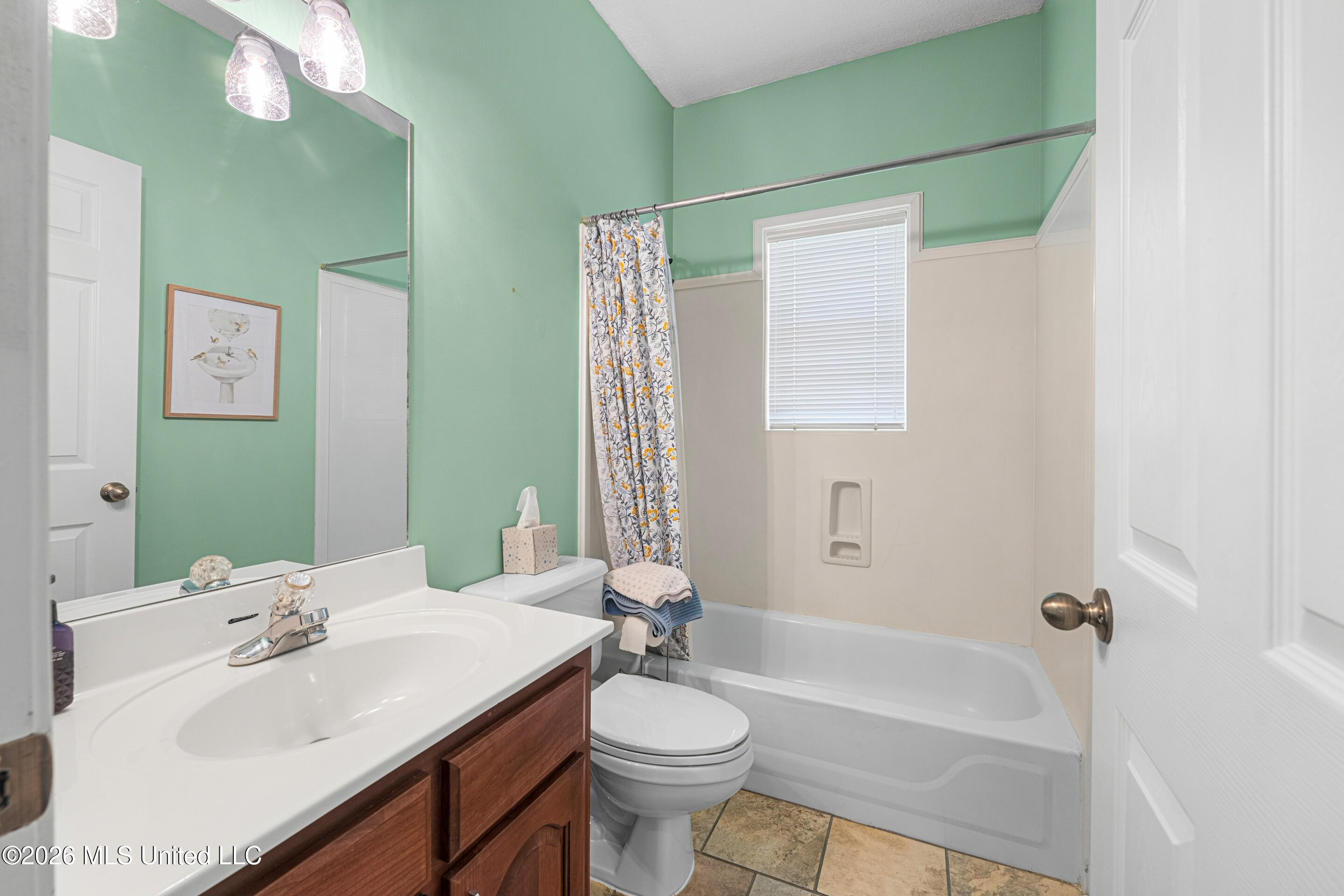 127 W Sweetwater Road Property Photo 13
