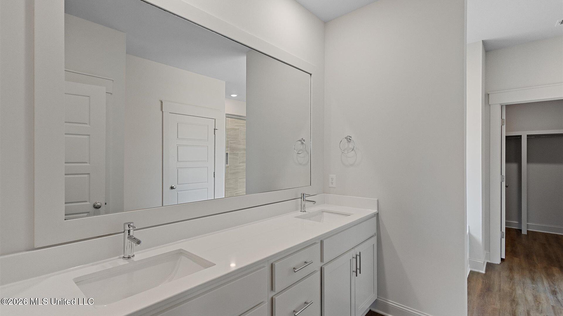 321 Castlewood Circle Property Photo 17
