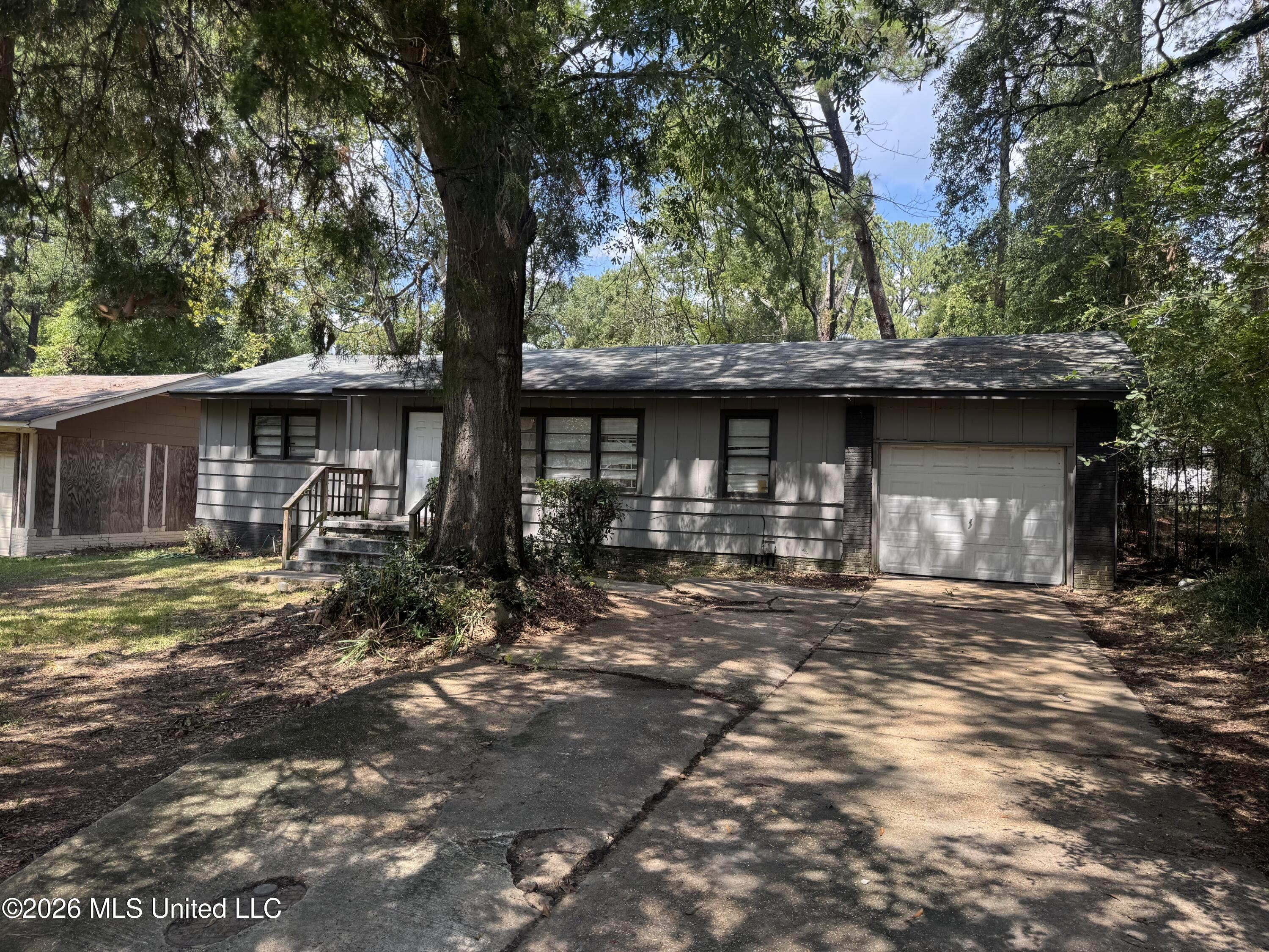 742 Kensington Place Property Photo 2