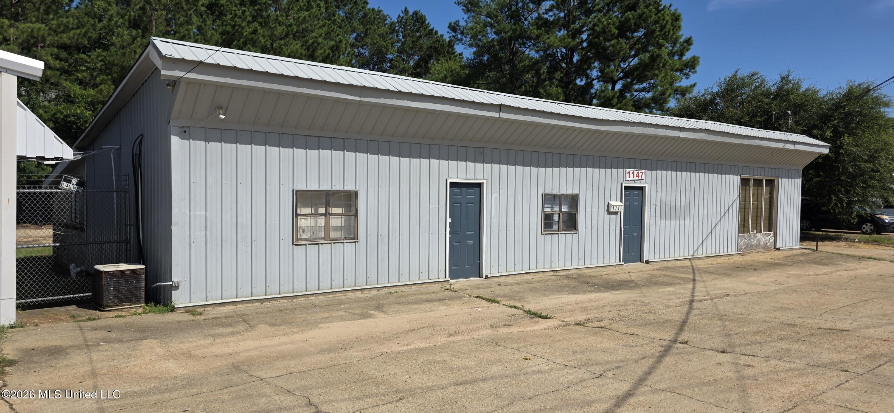 1147 Us-51 Property Photo 2