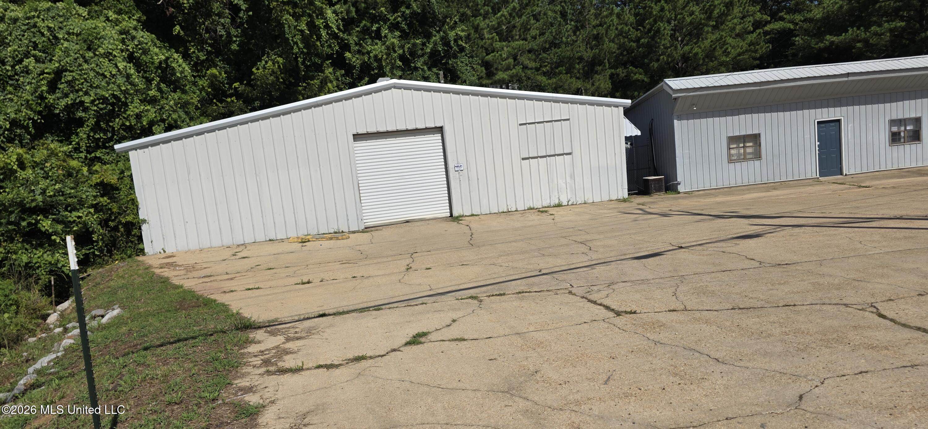 1147 Us-51 Property Photo 3