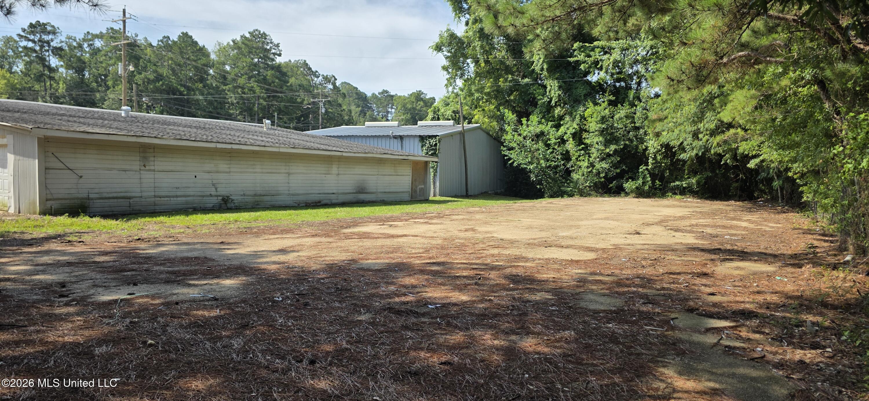 1147 Us-51 Property Photo 8