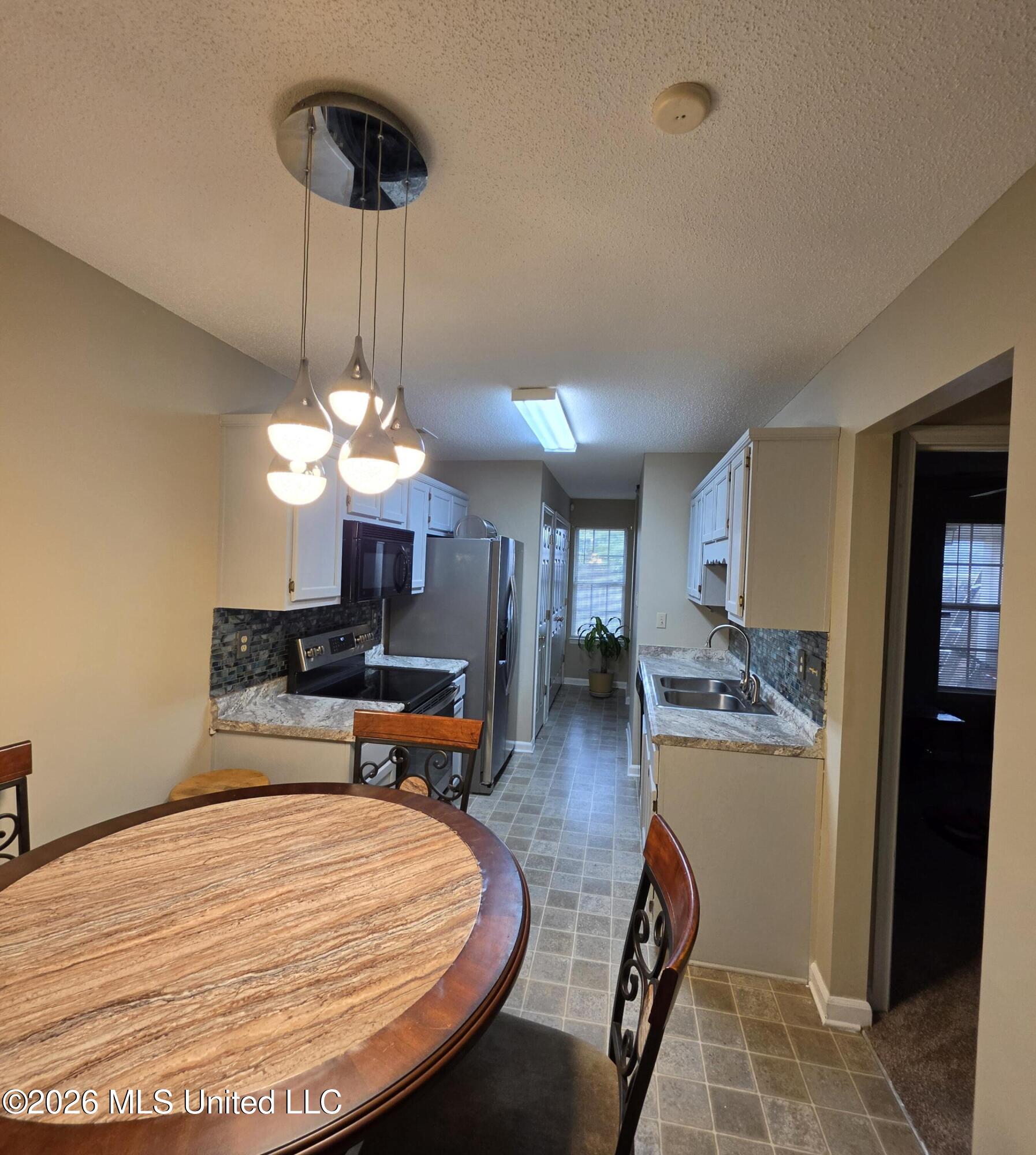 7439 Perrin Lane Property Photo 4