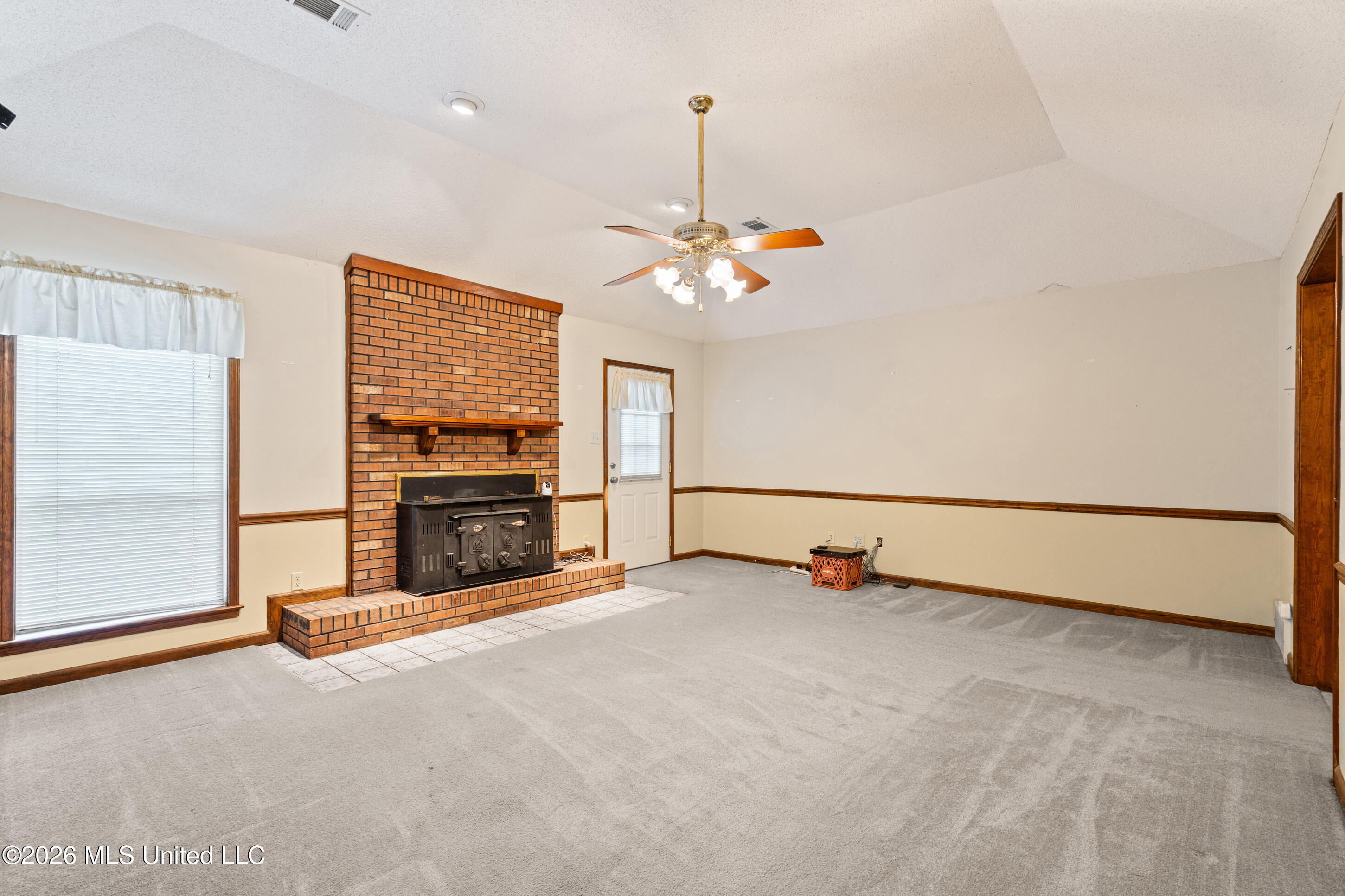 11255 Whispering Pines Drive Property Photo 7