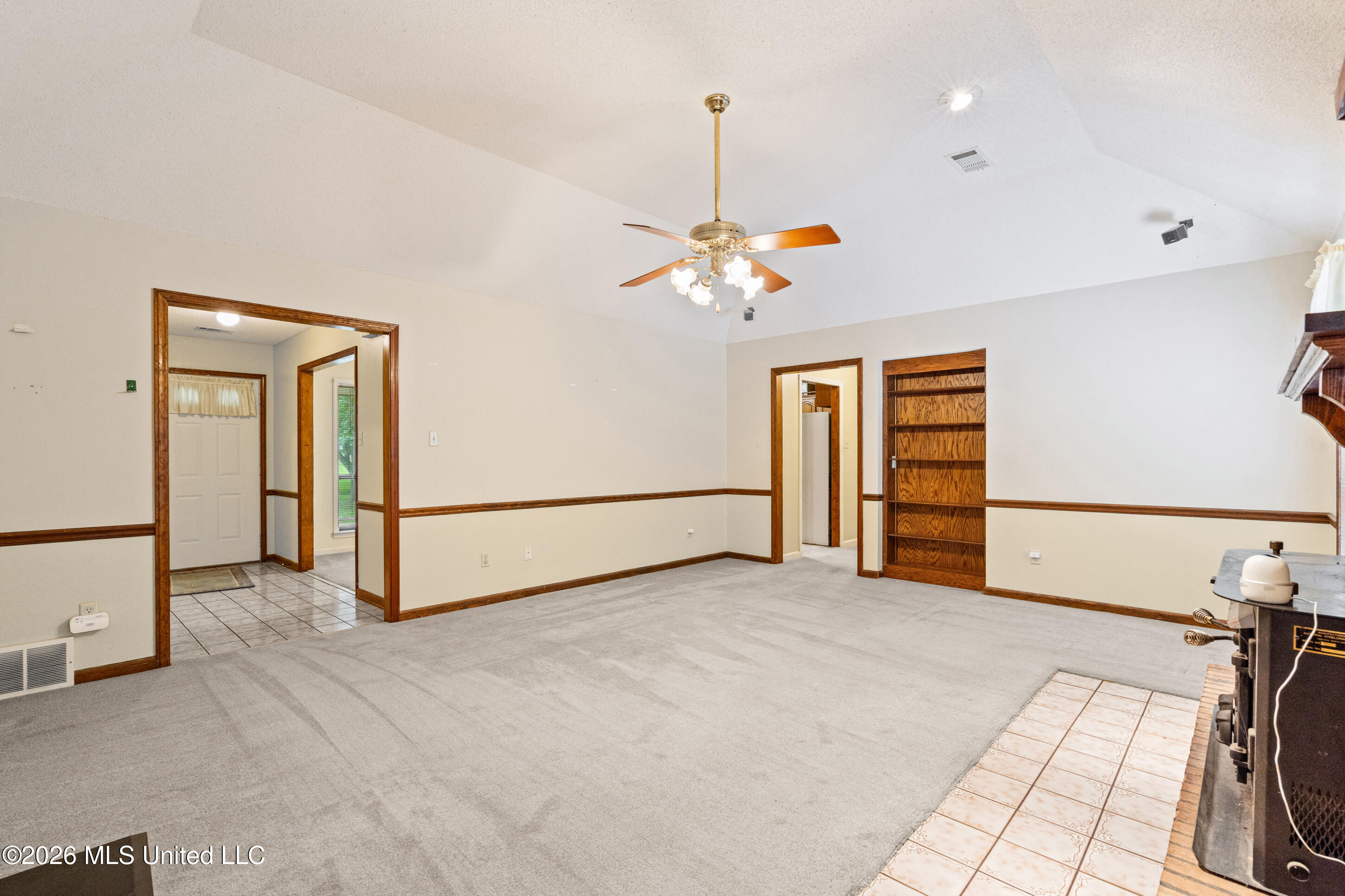 11255 Whispering Pines Drive Property Photo 8