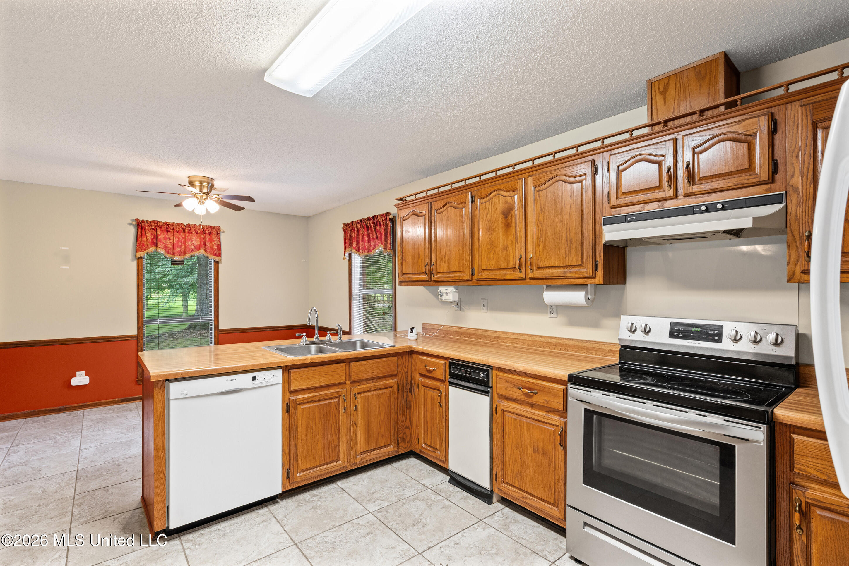 11255 Whispering Pines Drive Property Photo 9