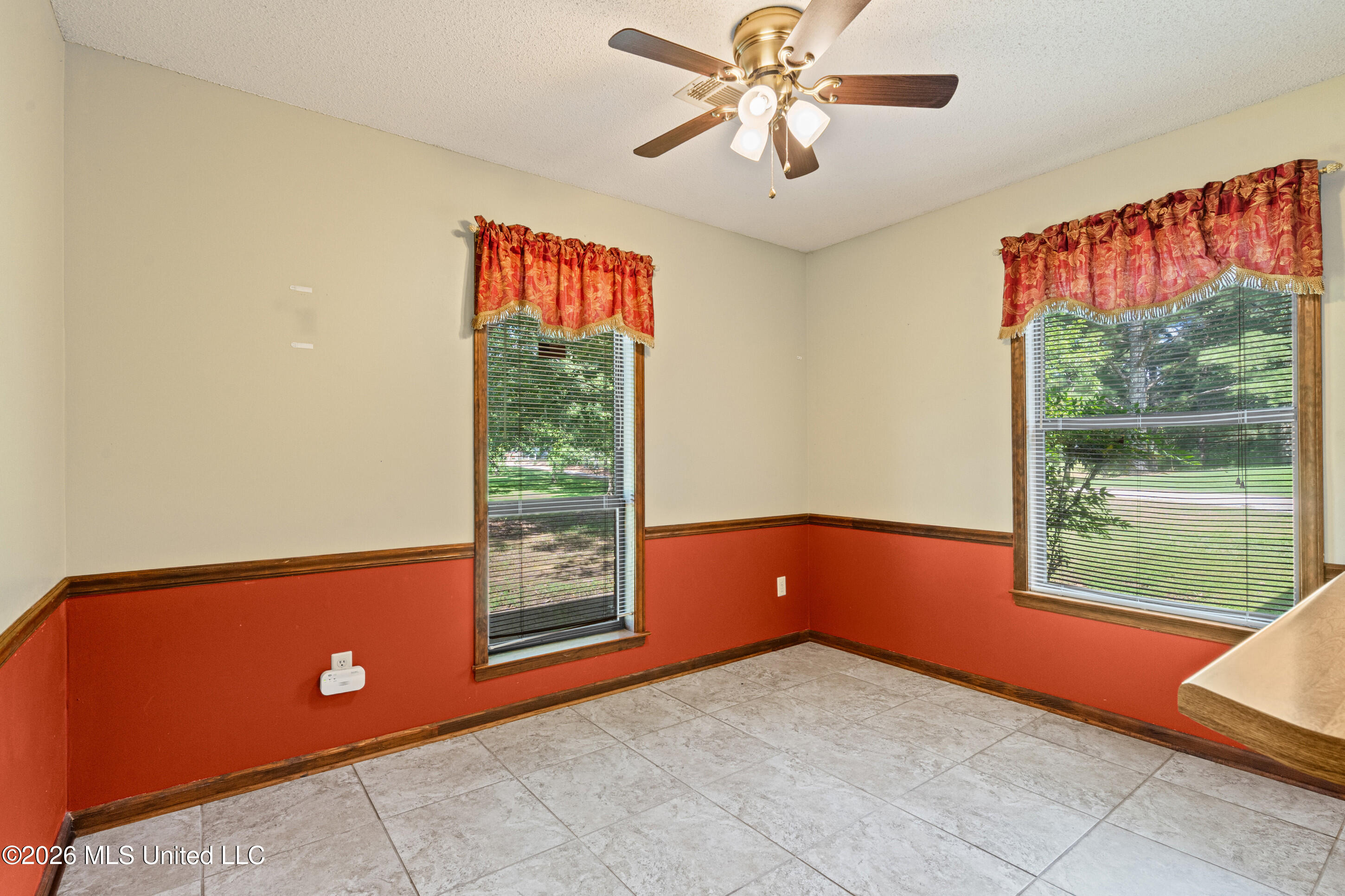 11255 Whispering Pines Drive Property Photo 12