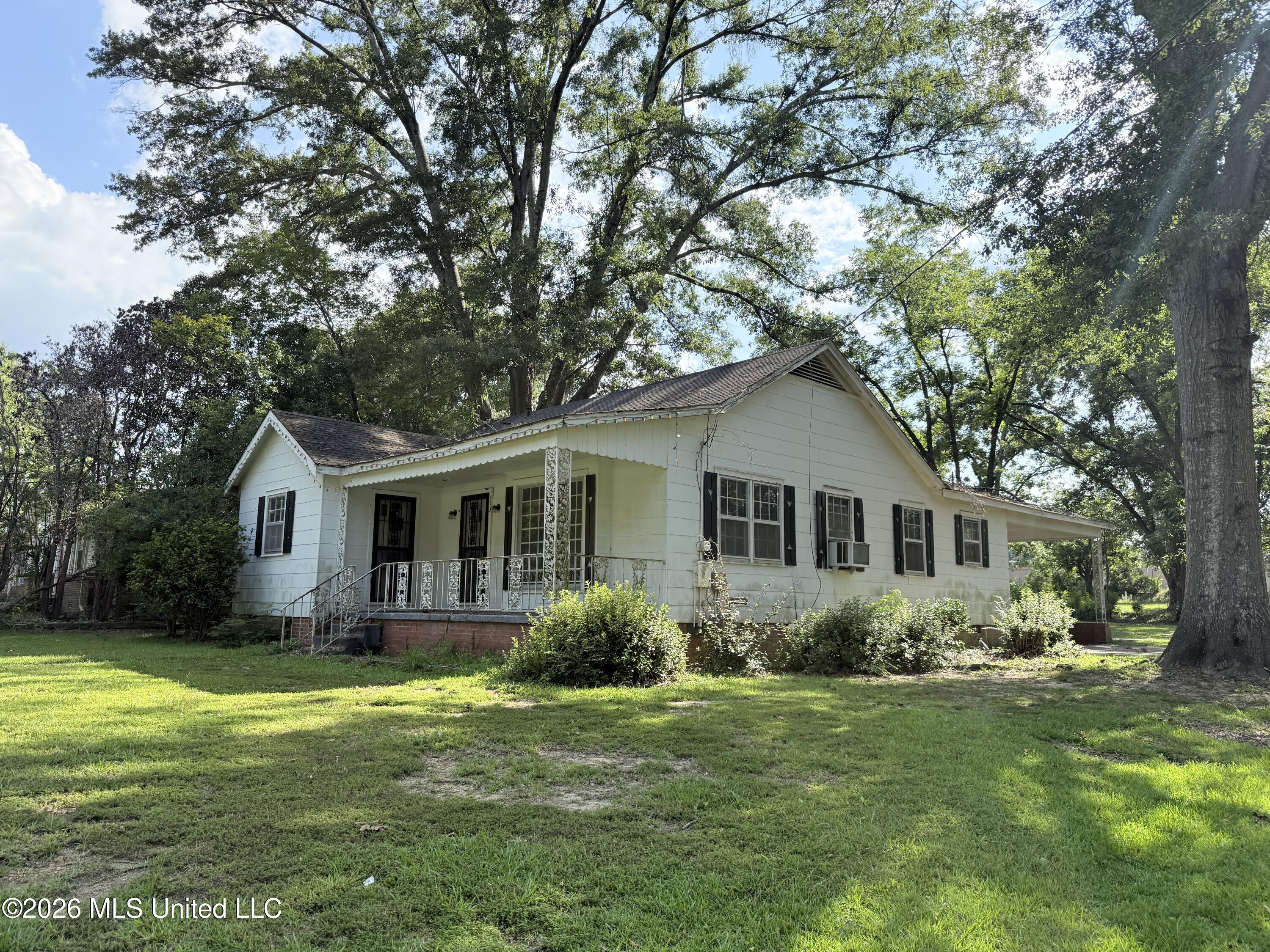 413 Fairground Street Property Photo 2