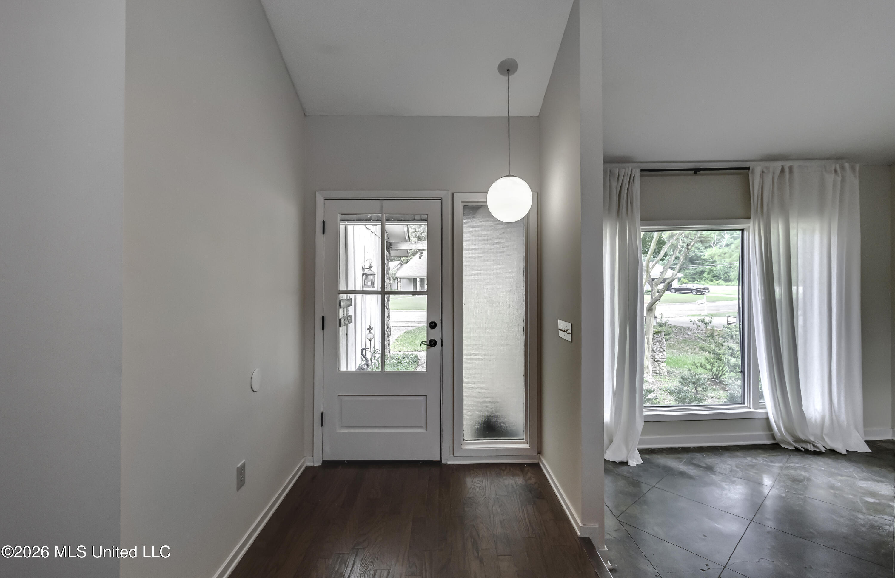1116 Benbrook Drive Property Photo 4