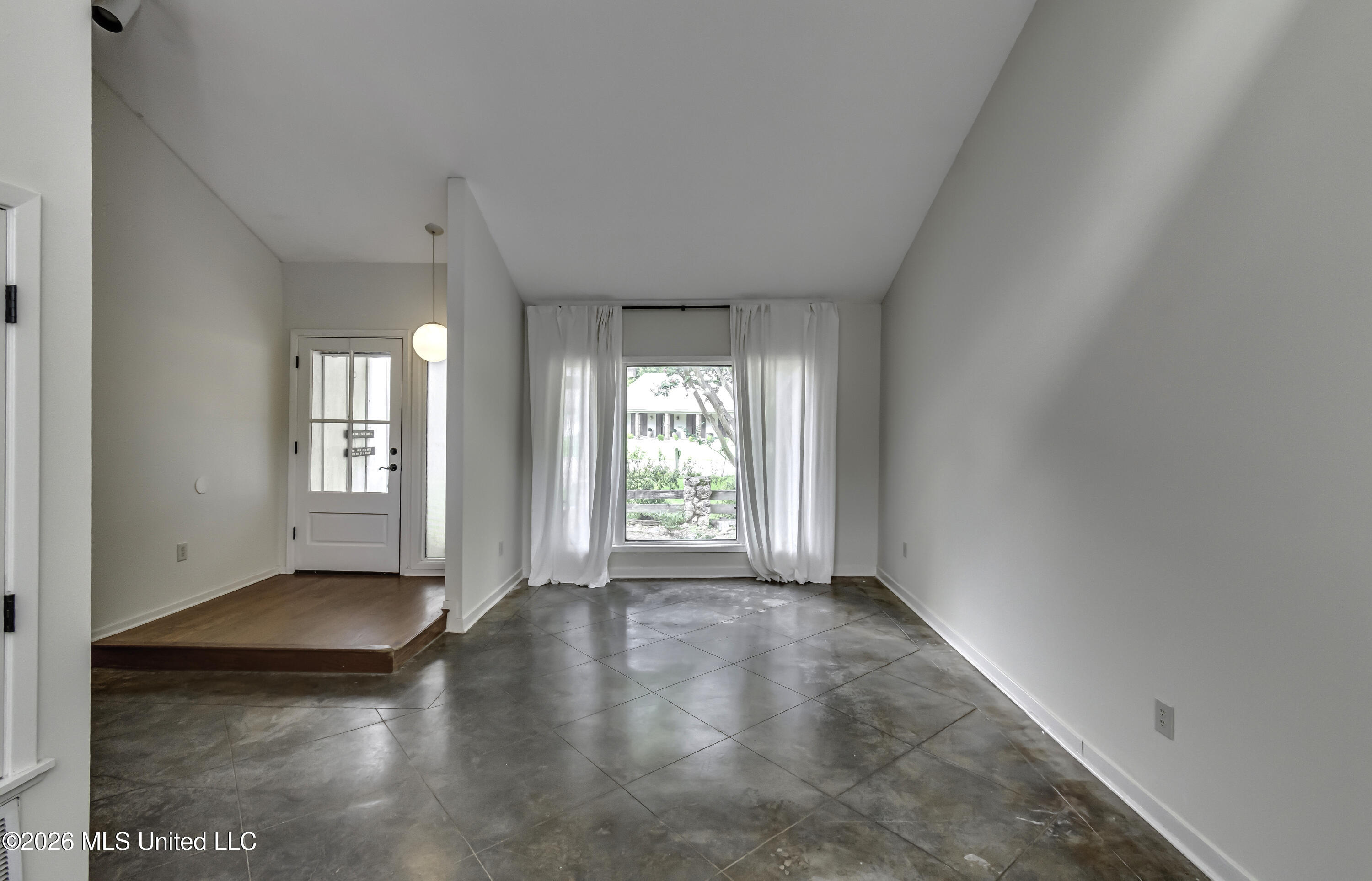 1116 Benbrook Drive Property Photo 5