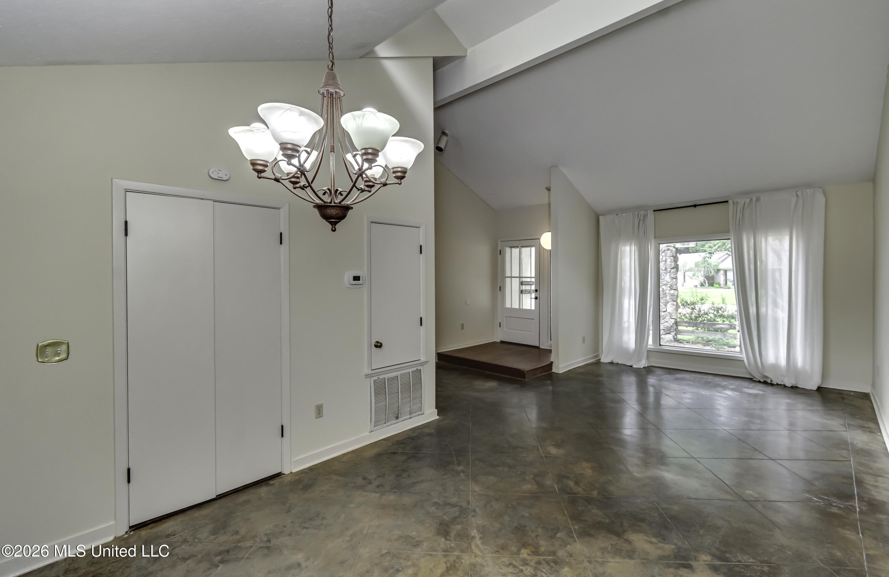 1116 Benbrook Drive Property Photo 6