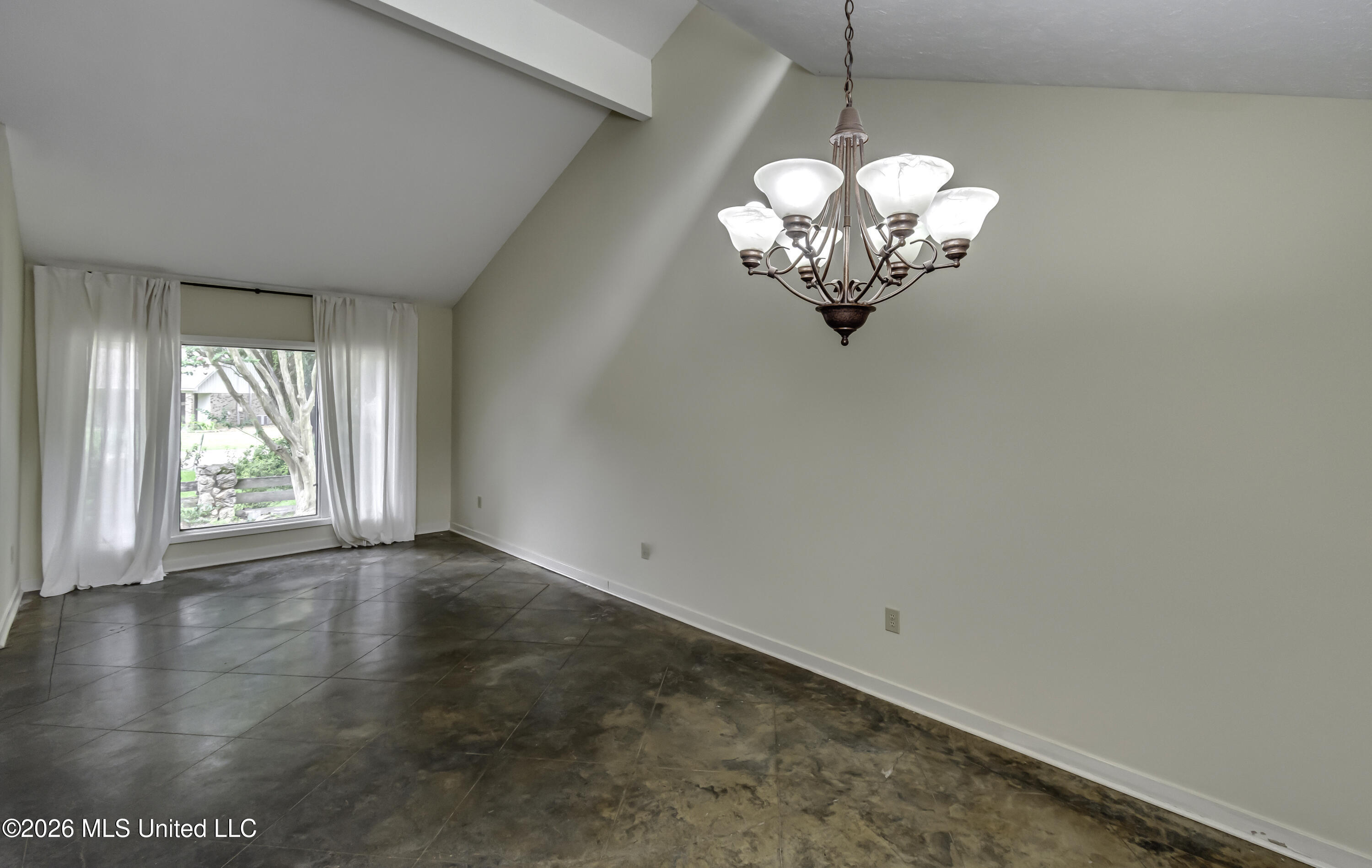 1116 Benbrook Drive Property Photo 7