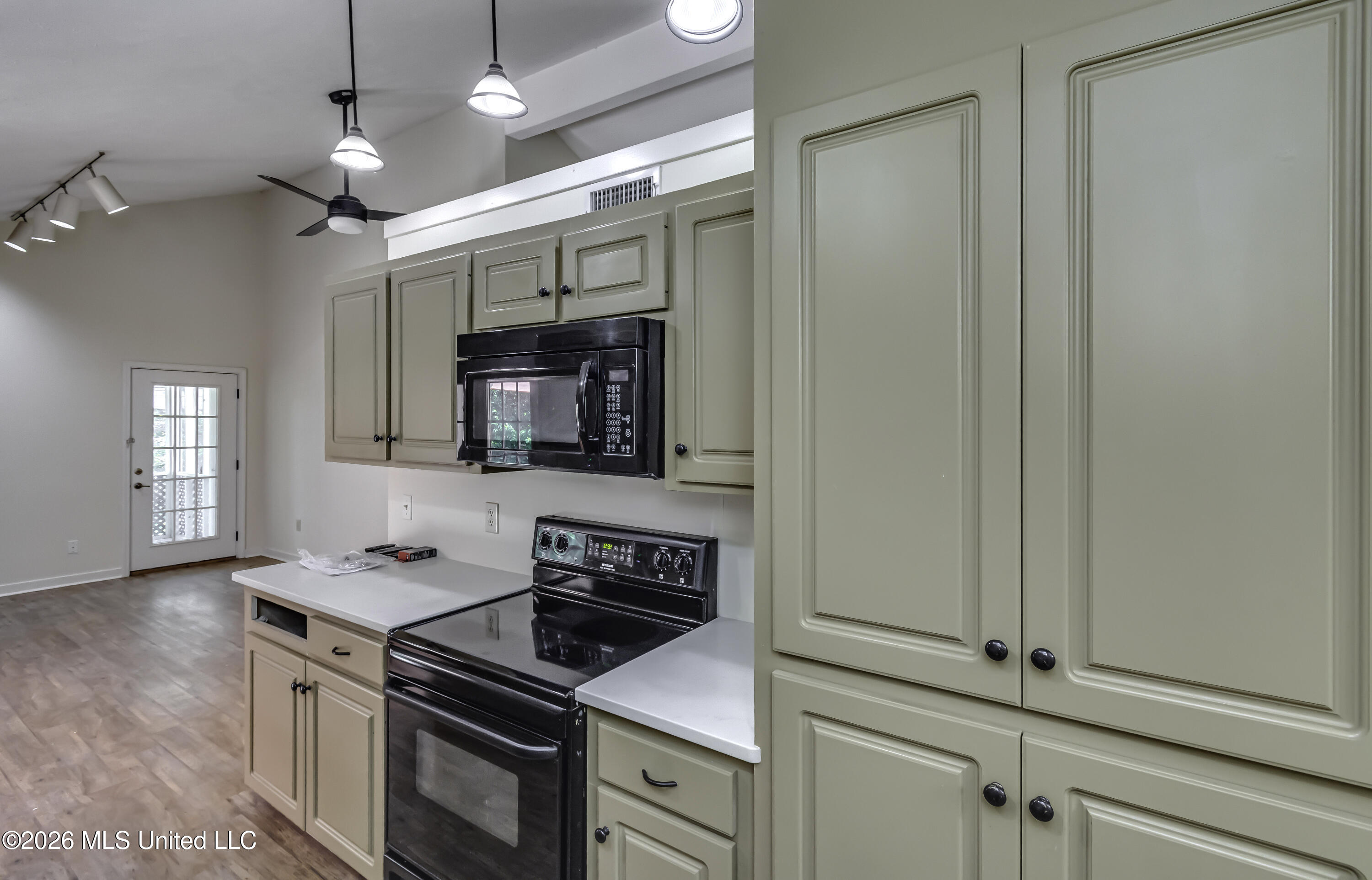 1116 Benbrook Drive Property Photo 12